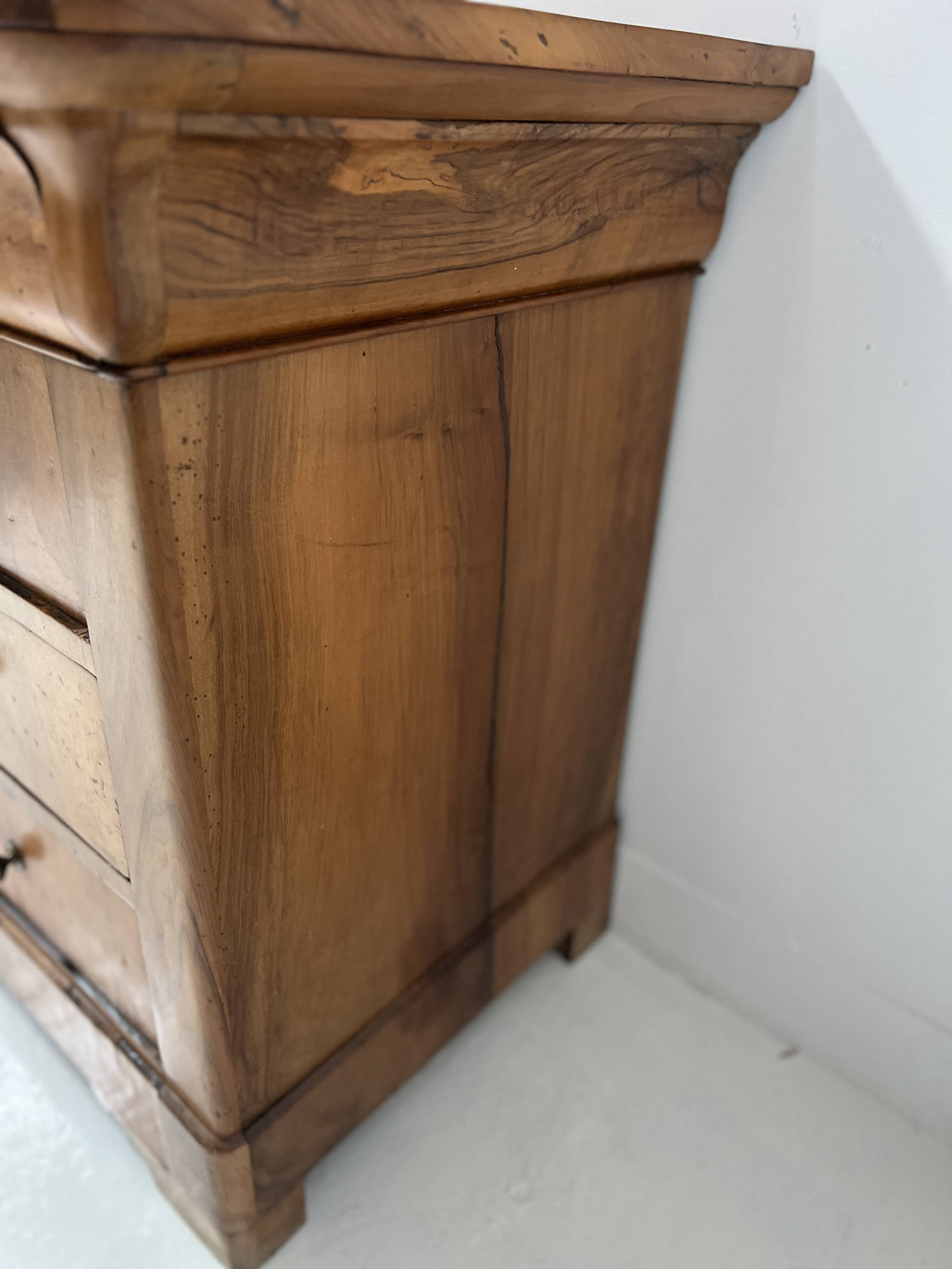 Commode Louis Philippe en en merisier massif XIX siècle