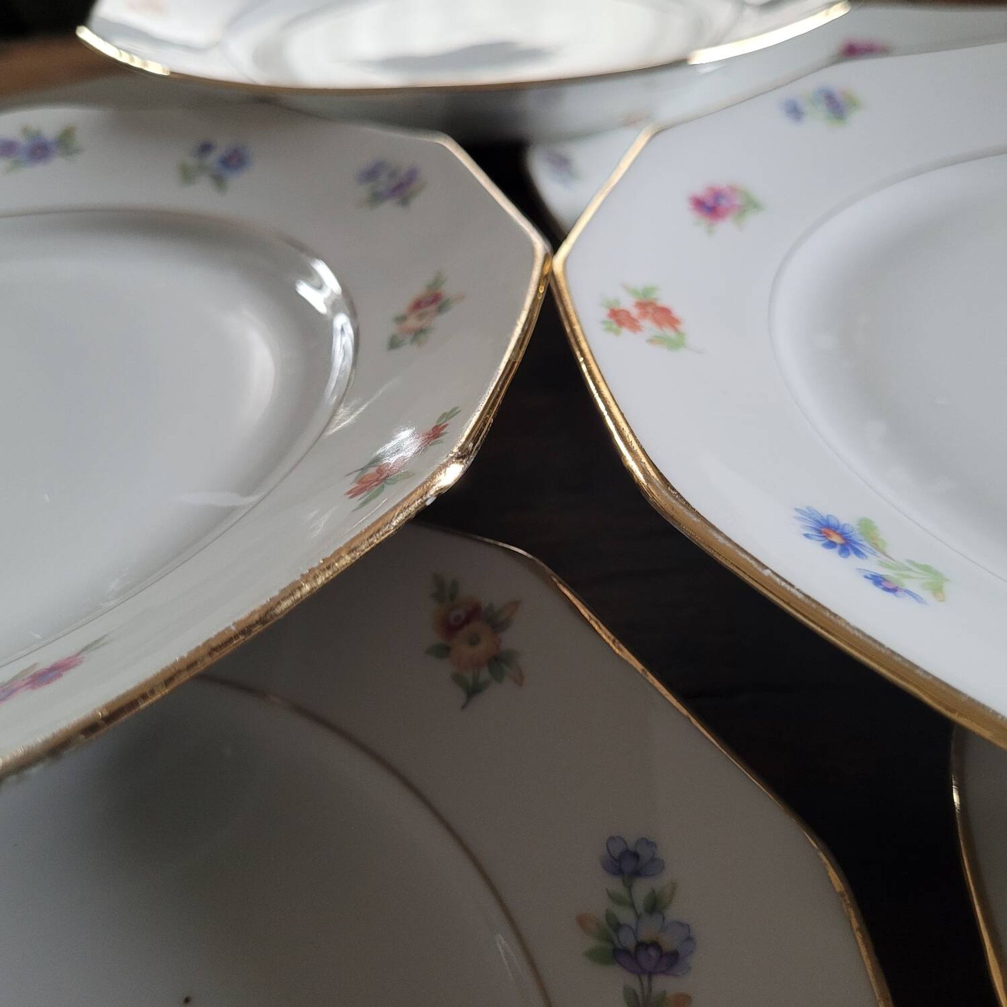 Set of 8 porcelain plates with twelve cut sides - floral decoration and
