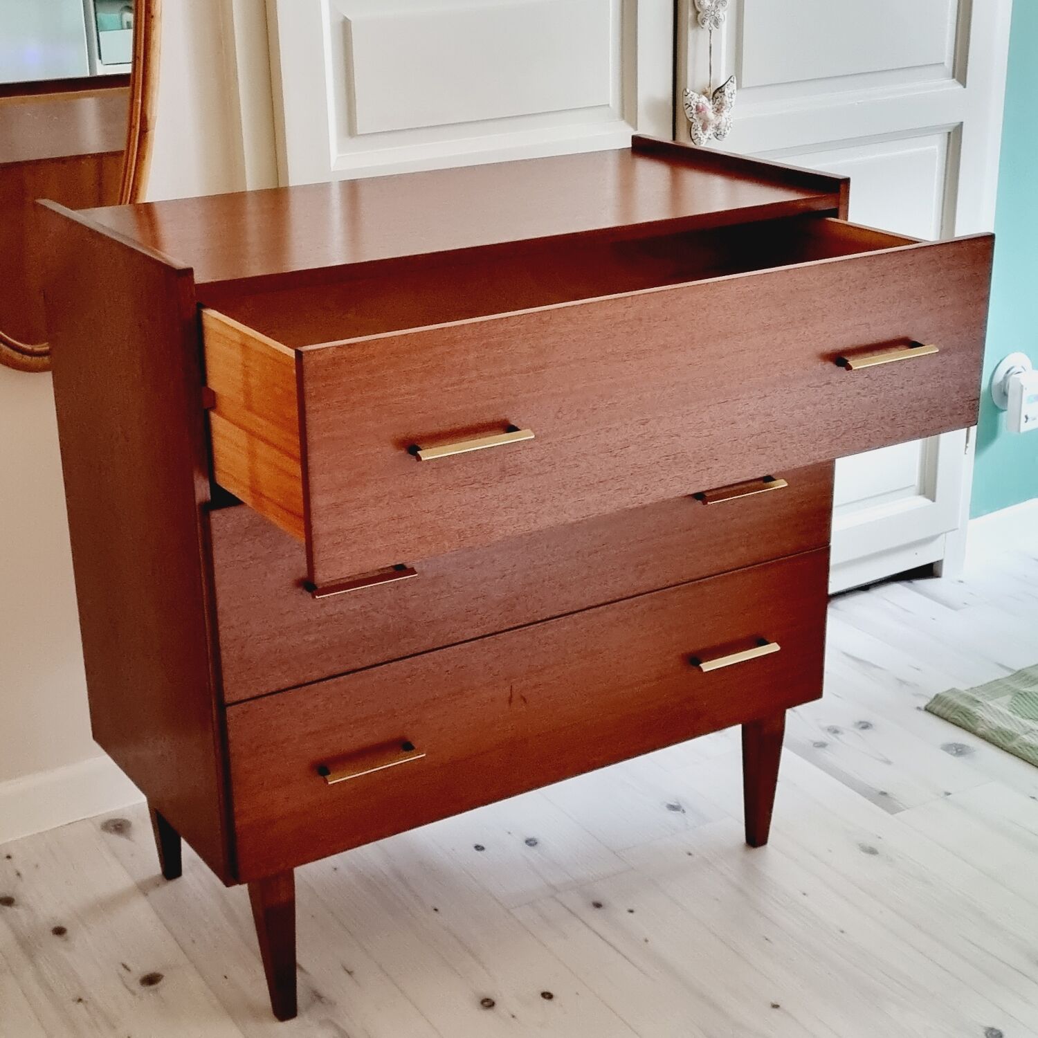 Compass feet dresser