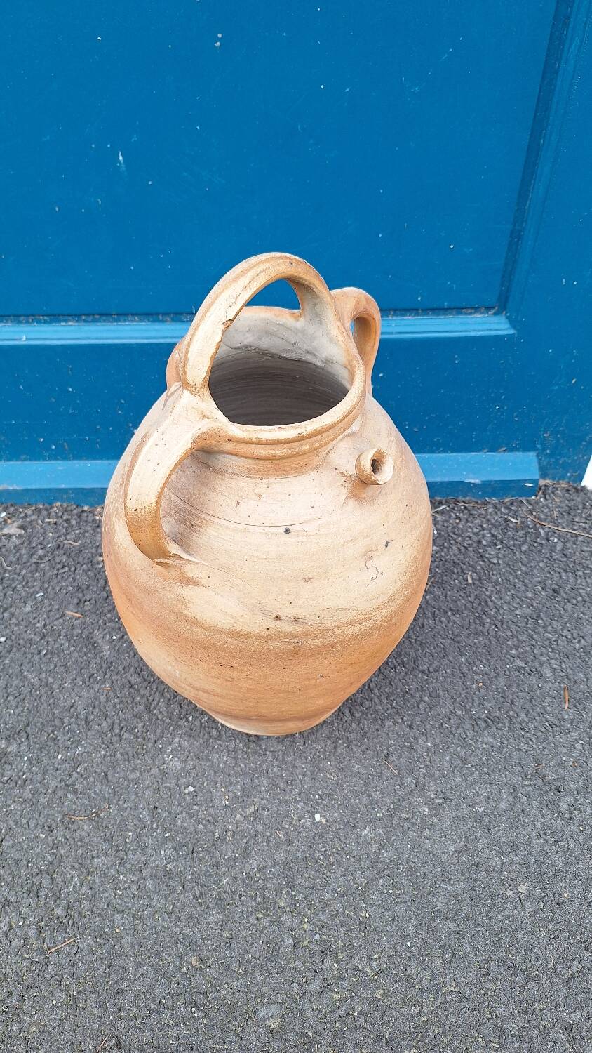 Cruche à eau en terre cuite