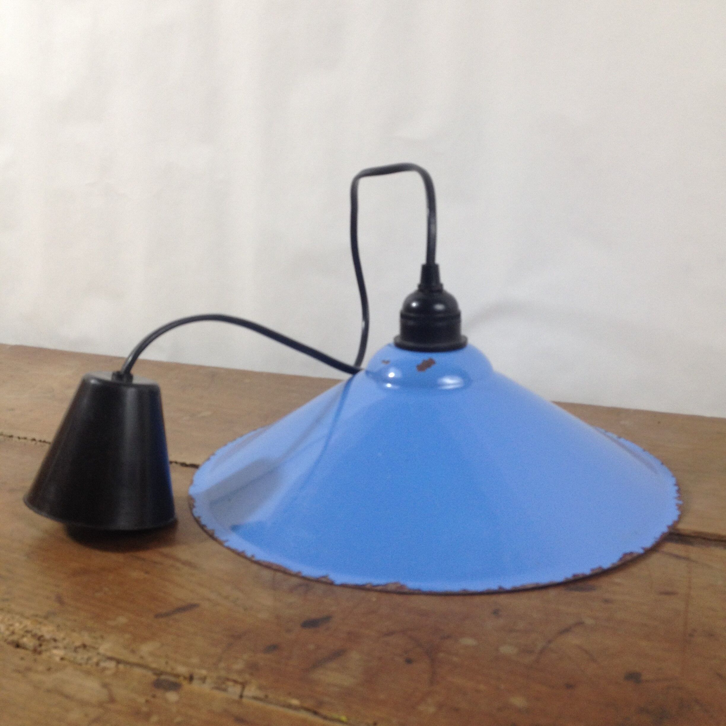 Hanging blue enamelled plate