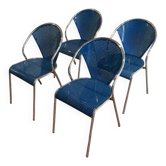 Suite de 4 chaises chromées à assises perforées en métal laqué bleu