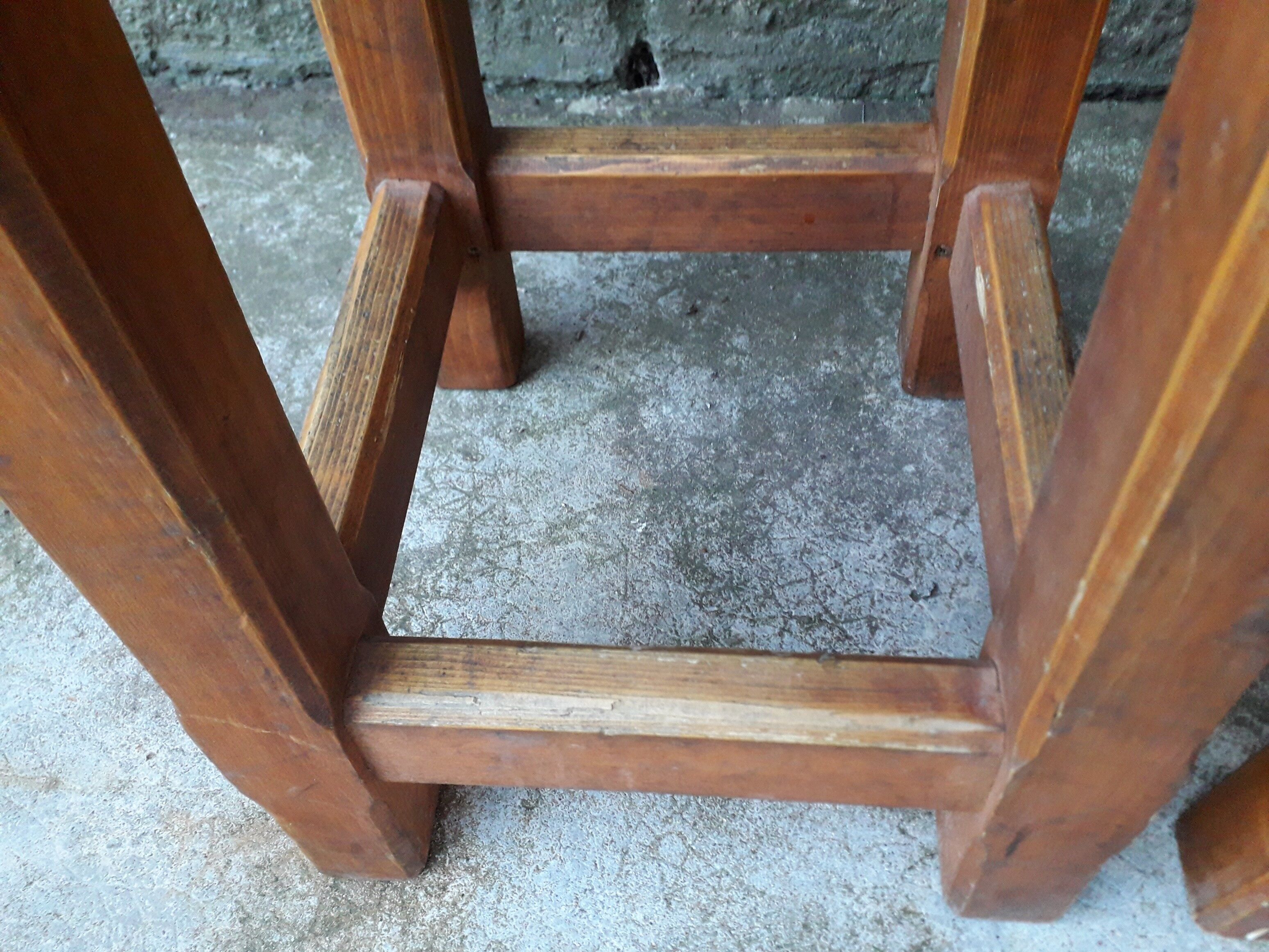 4 pine mountain style stools