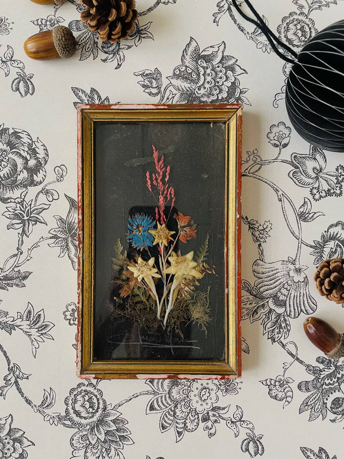 Vintage dried flowers frame
