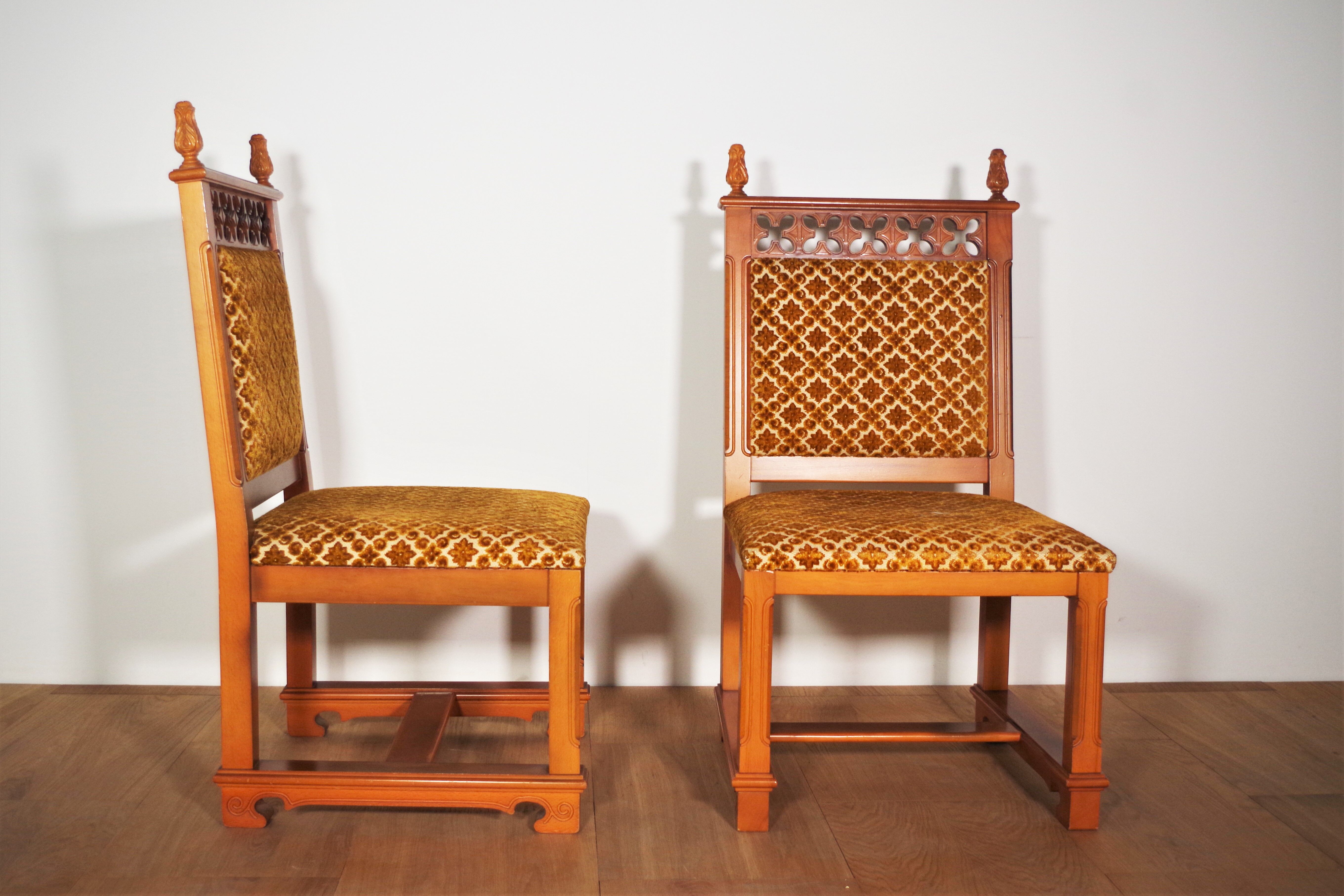 Velvet and carved wood chairs, 70s. Game of 2