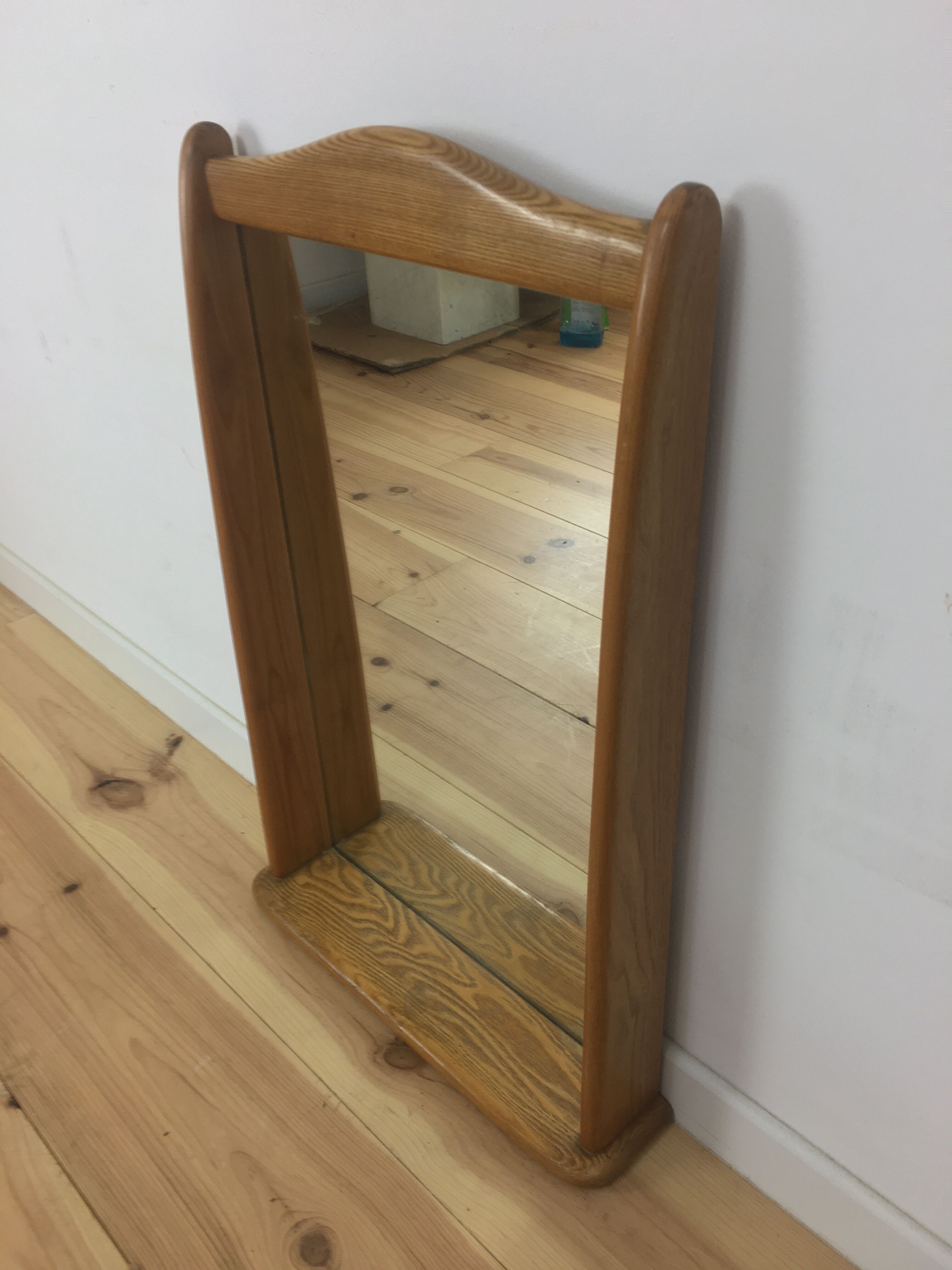 Tablet mirror, solid wood