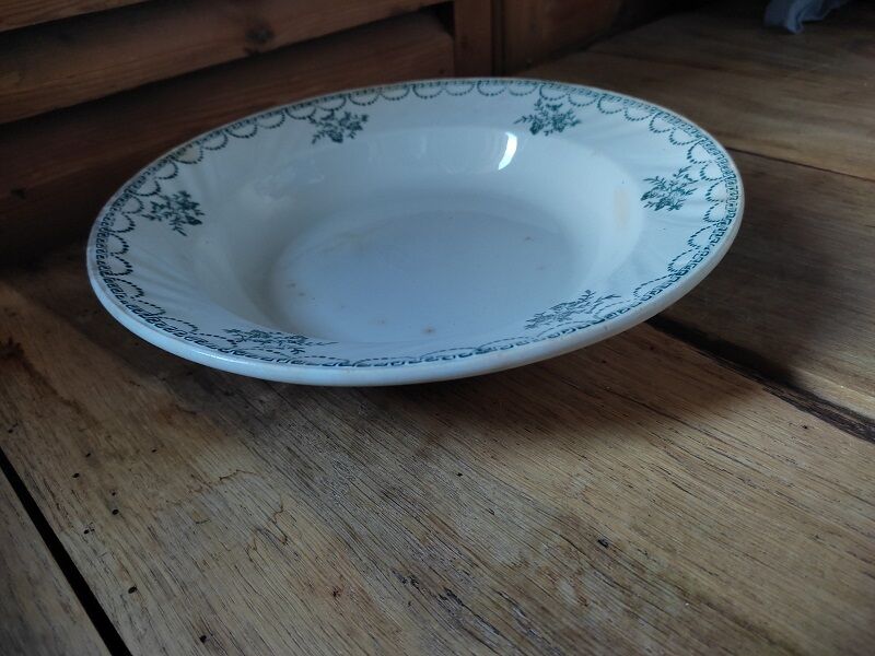 Hollow porcelain dish St Amand green flowers