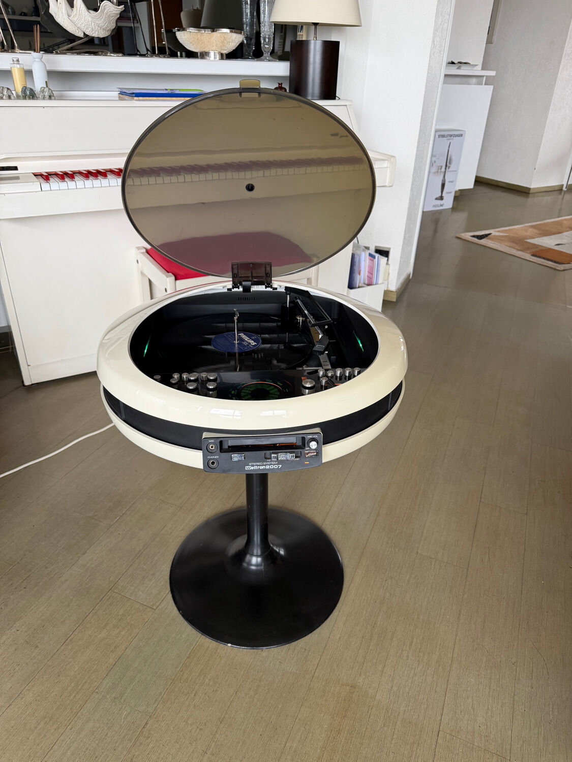 Hi-fi system / Weltron 1970 turntable