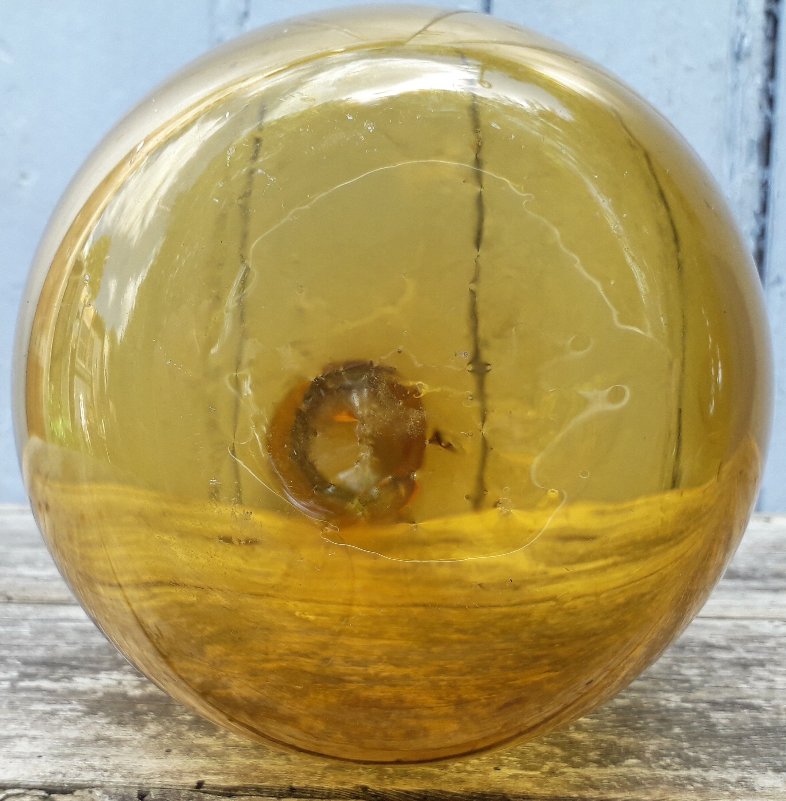 Bouteille en verre soufflé ambre
