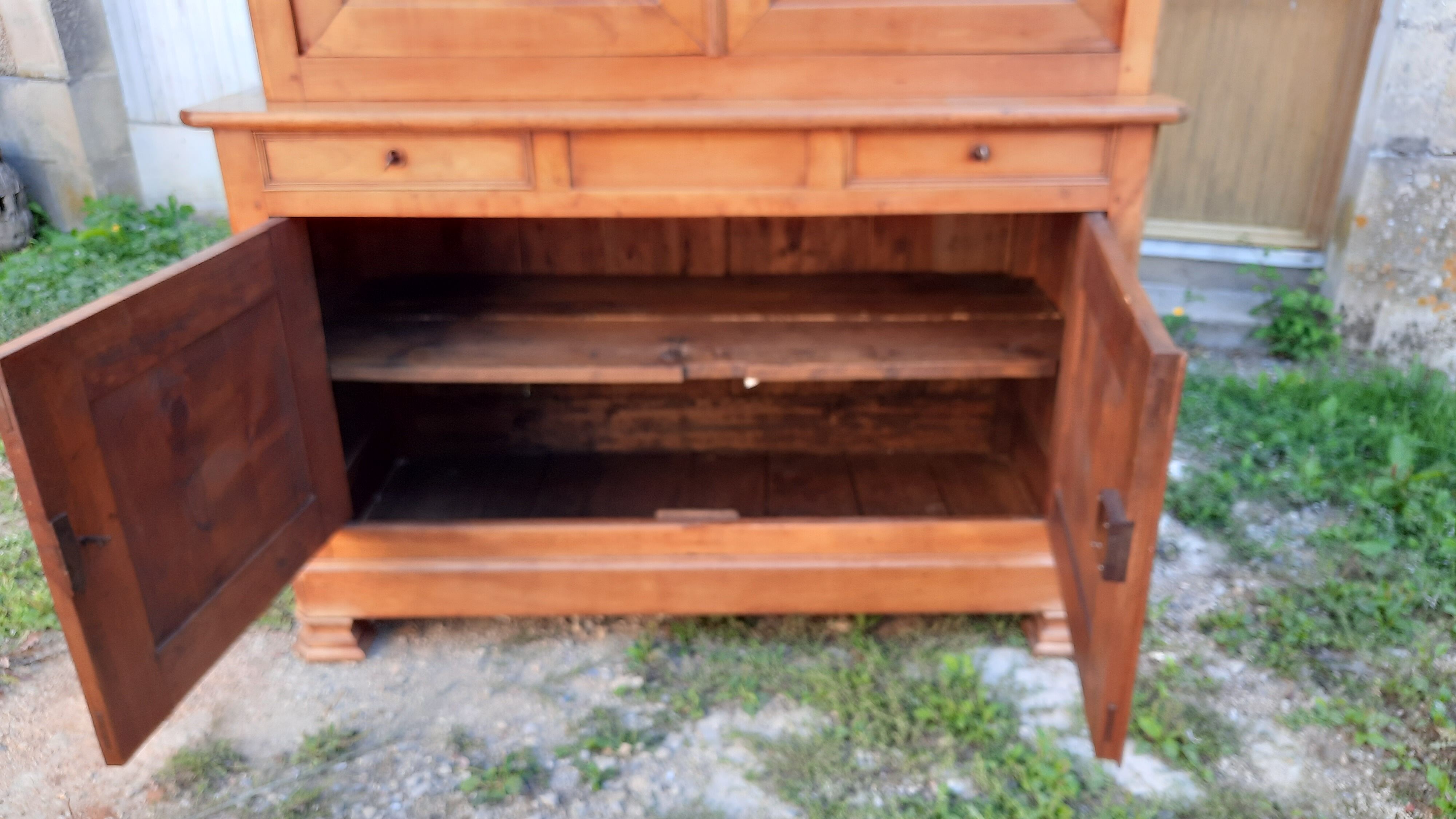 Louis Philippe dresser