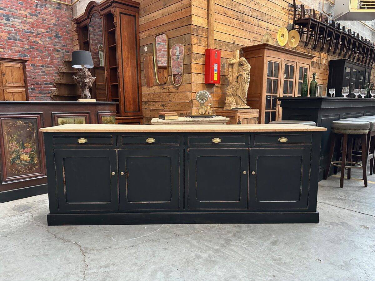 Enfilade with 4 doors from the early 20th century.