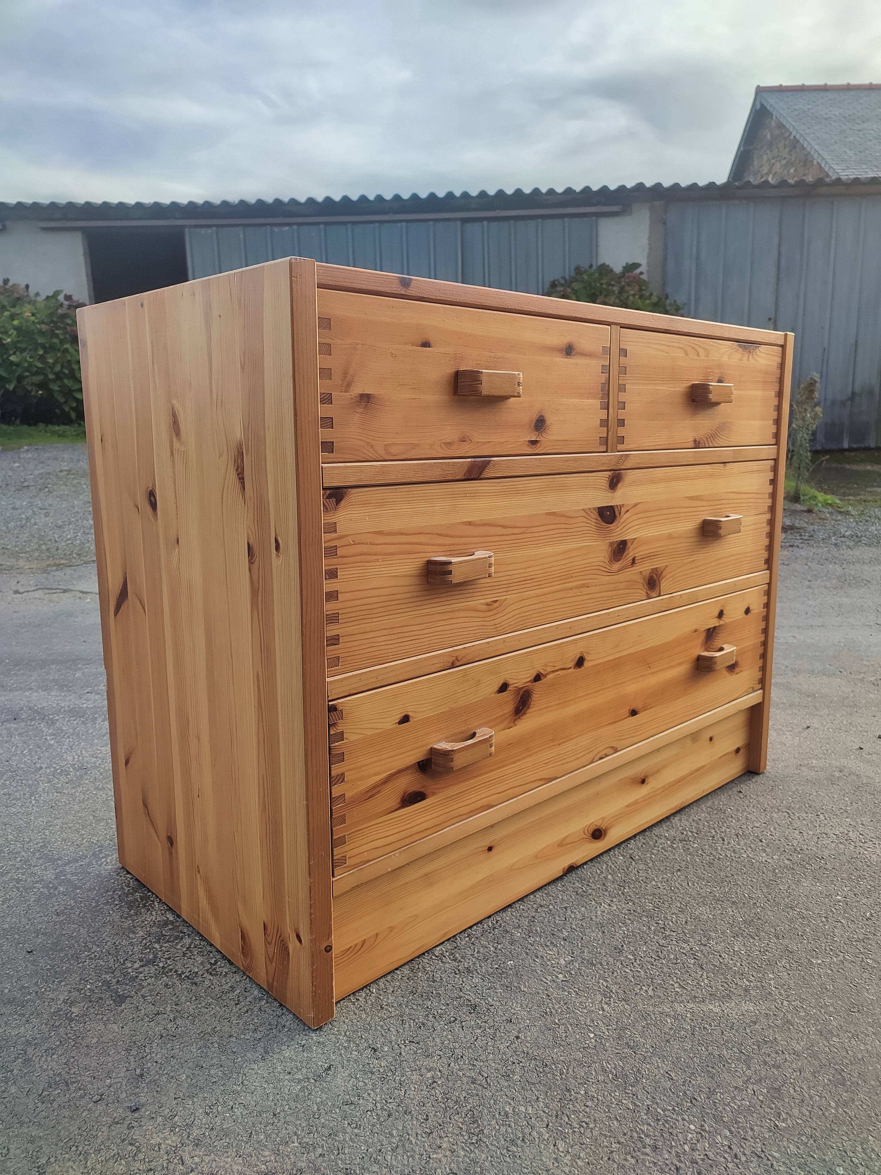 Vintage pine chest of drawers