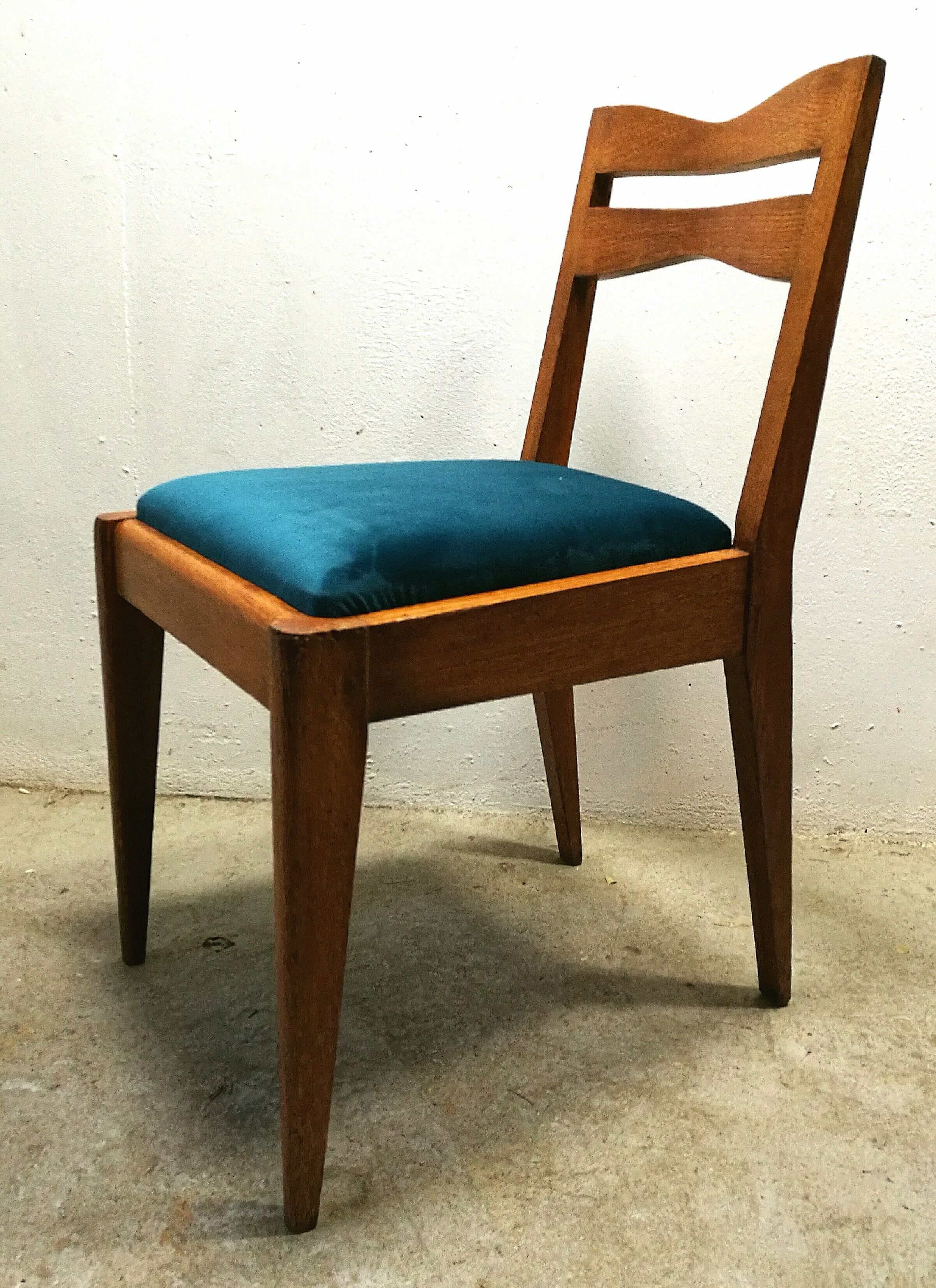 Suite de 6 chaises années 40-50 chêne et velour bleu