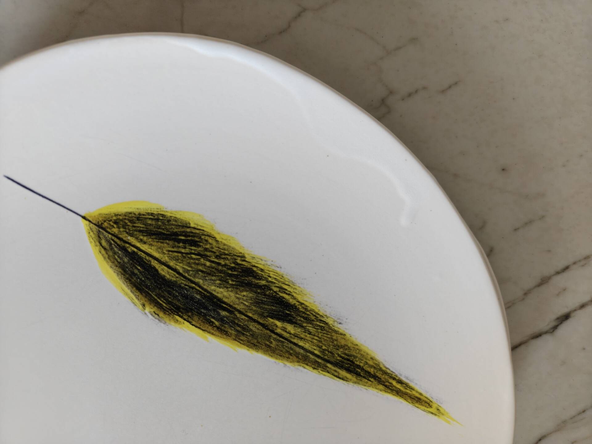 Set of 6 plates and 2 dishes.