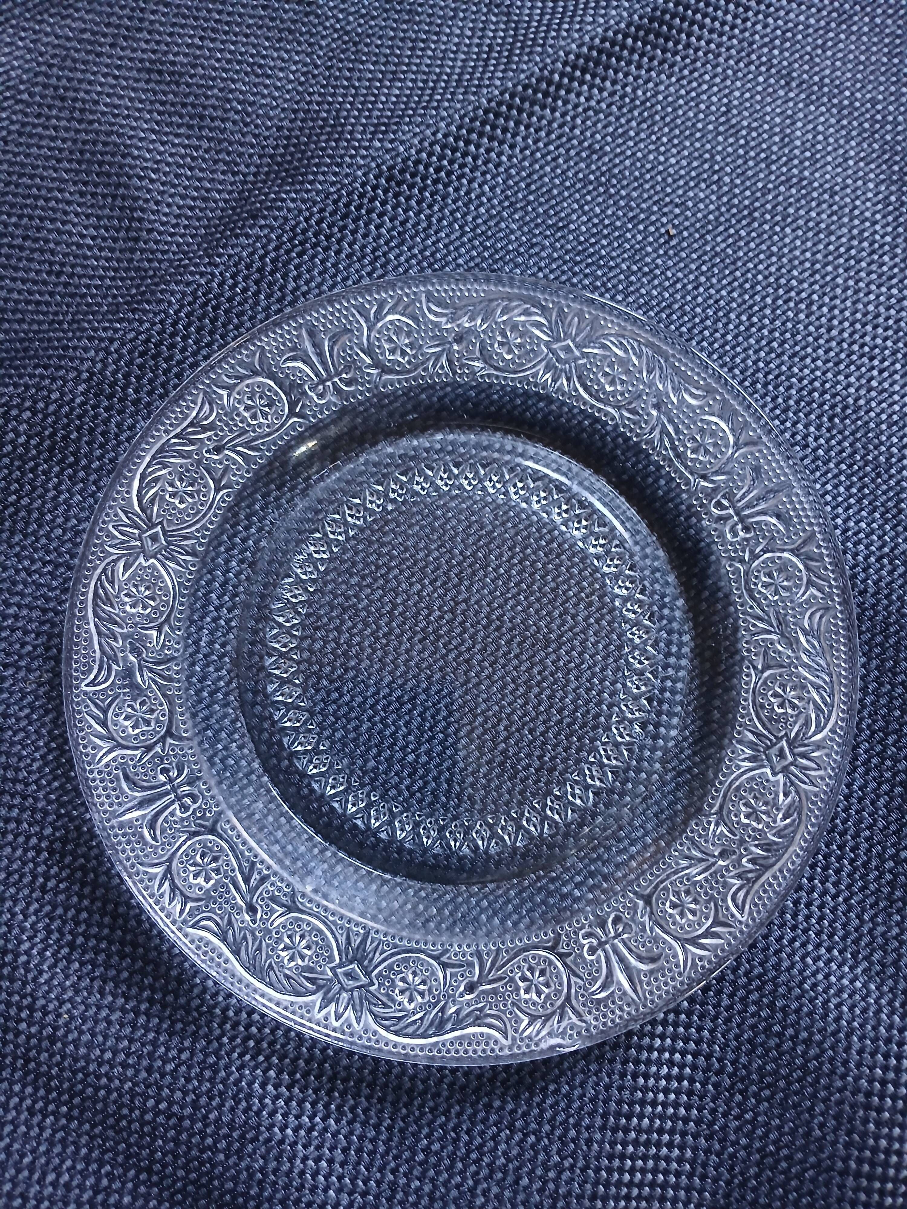 18 vintage pressed glass dessert plates