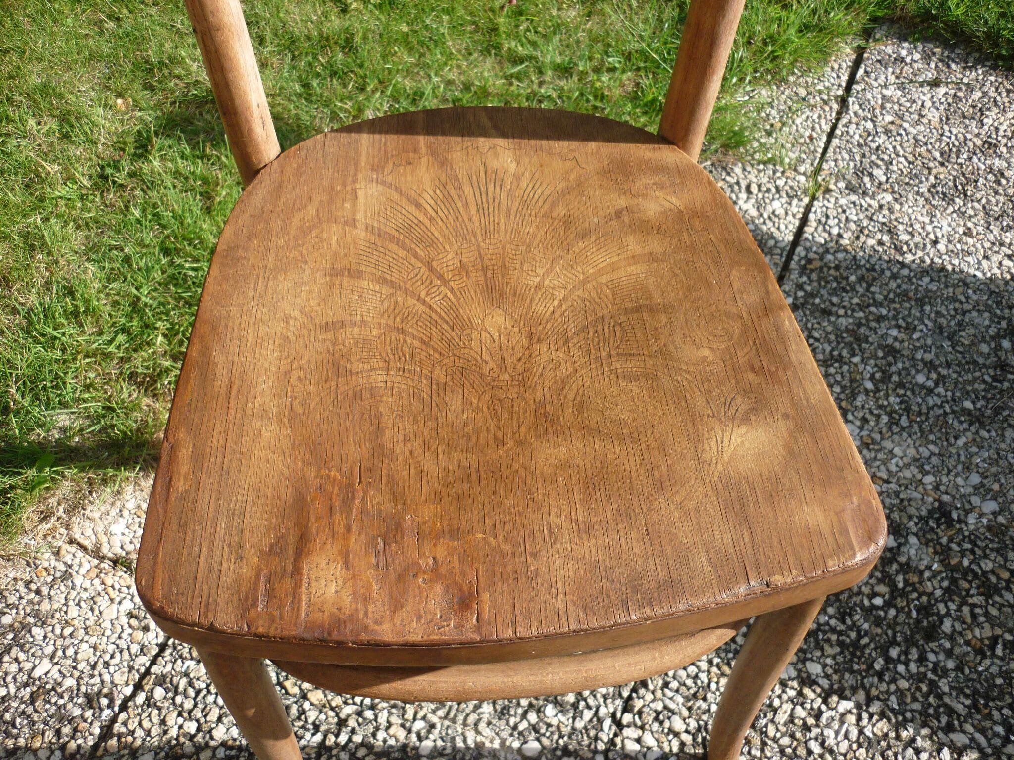 Set of 2 old and screen-printed bistro chairs