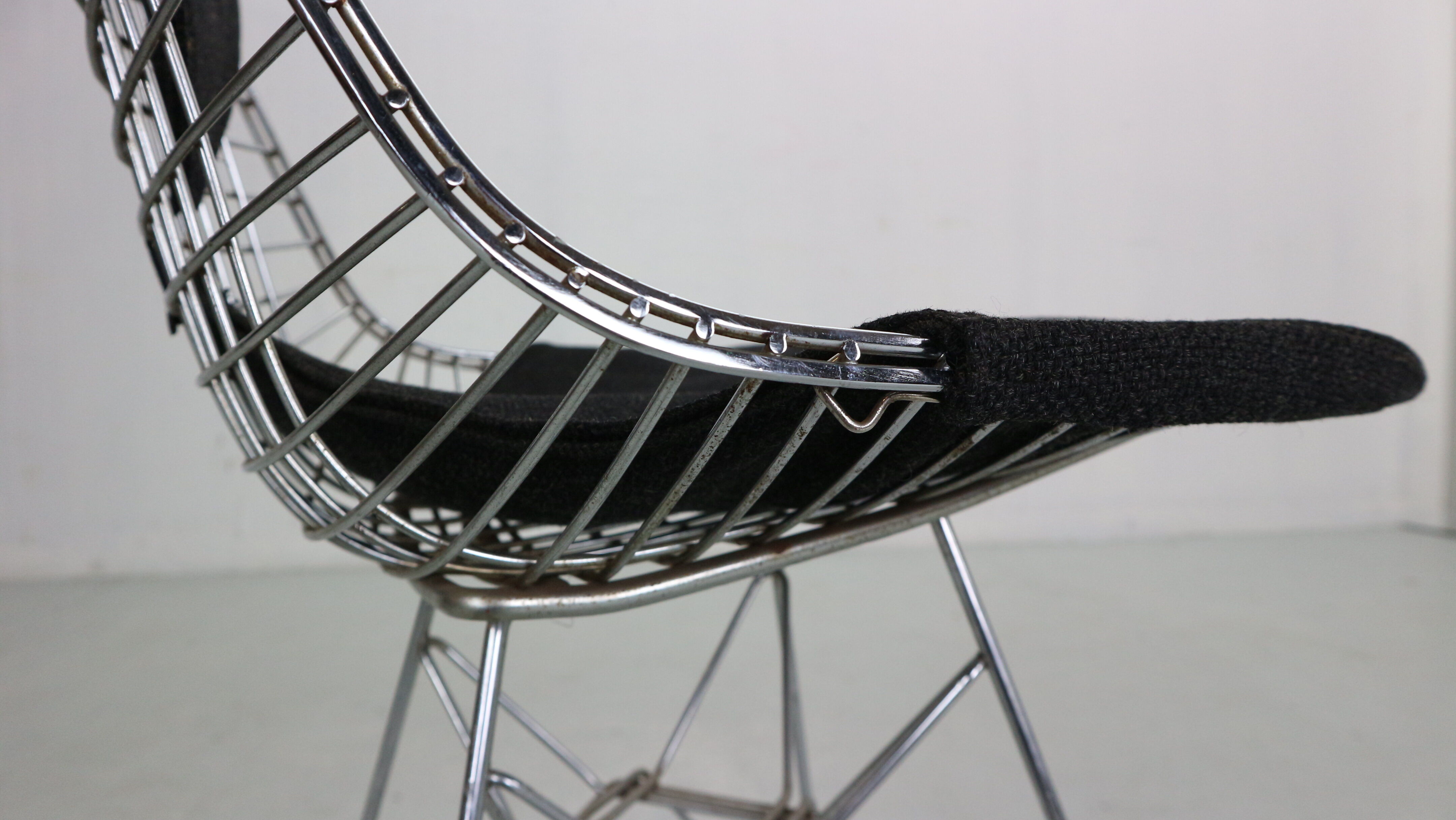 "DKR-2" Set of 4 Wire Chairs 'Bikini' by Eames for Herman Miller, 1960