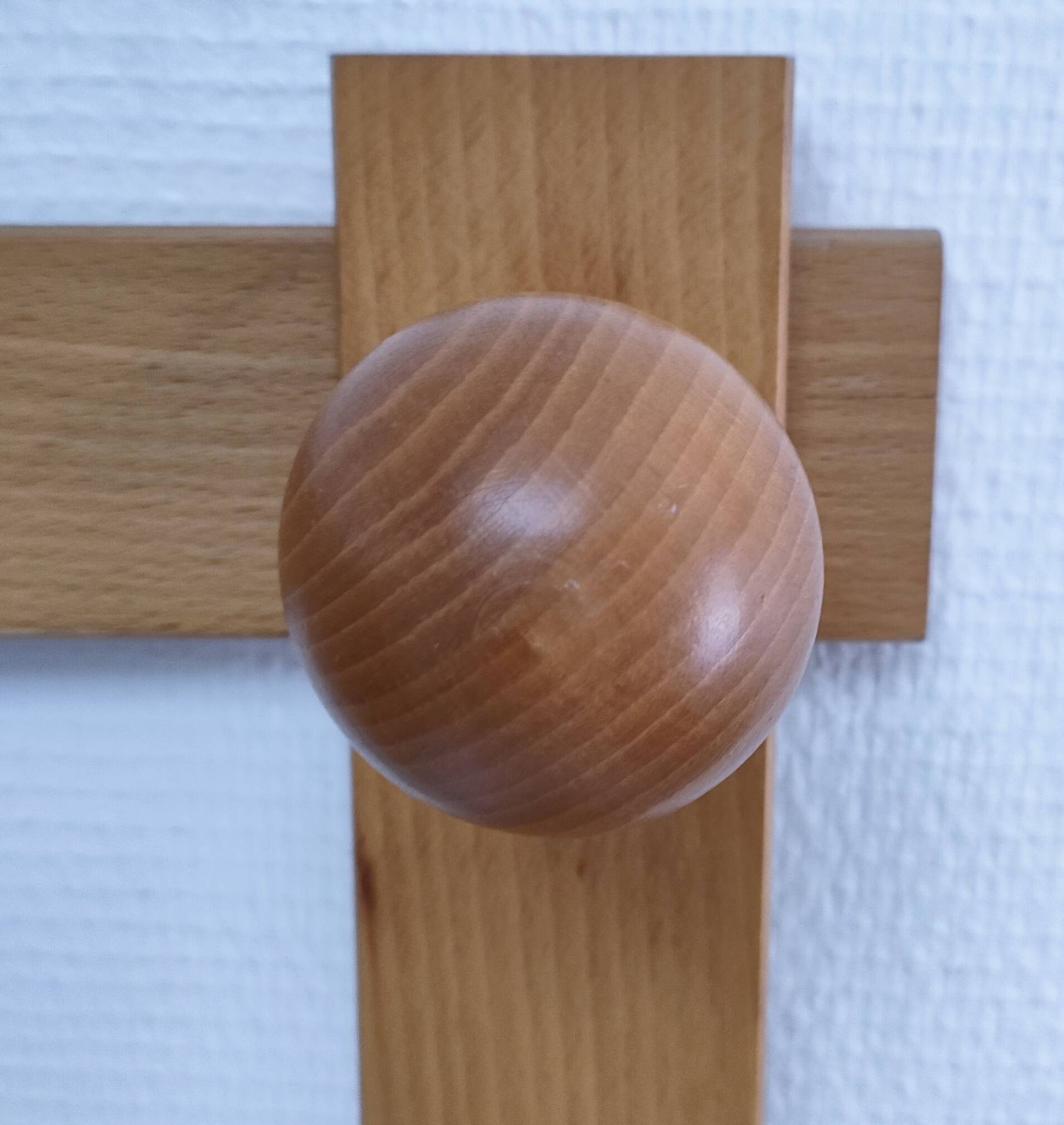 Solid pine crossbar coat rack from the 90s