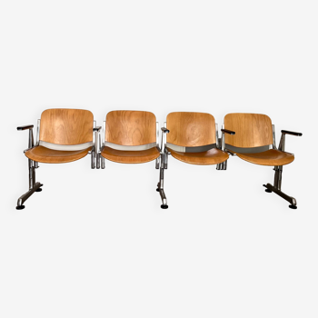 Banc de chaises 4 places de Giancarlo Piretti pour Castelli - Design 1970 Italien