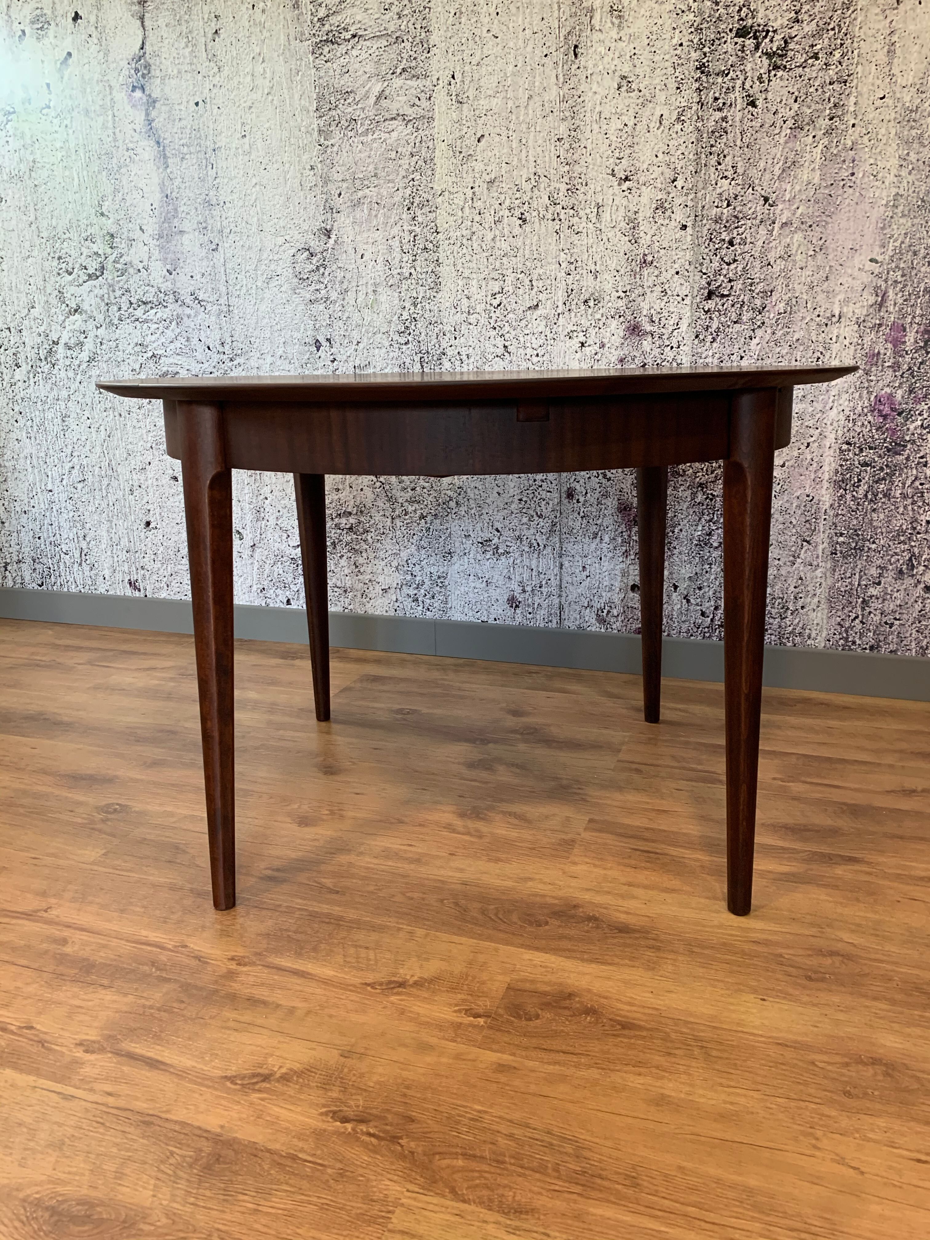 Dining table 4/6 people Lübke