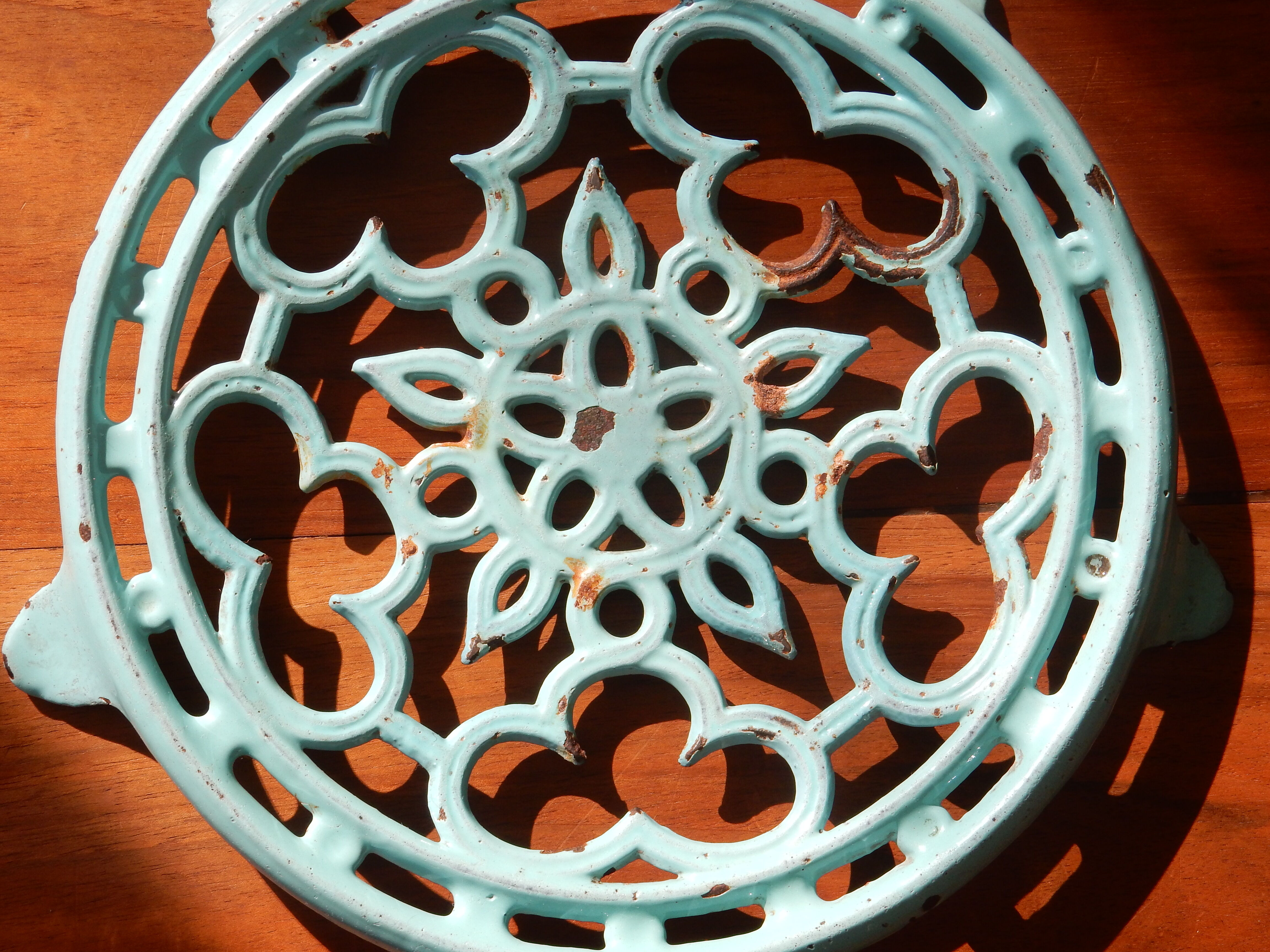 Blue enamelled cast iron flat
