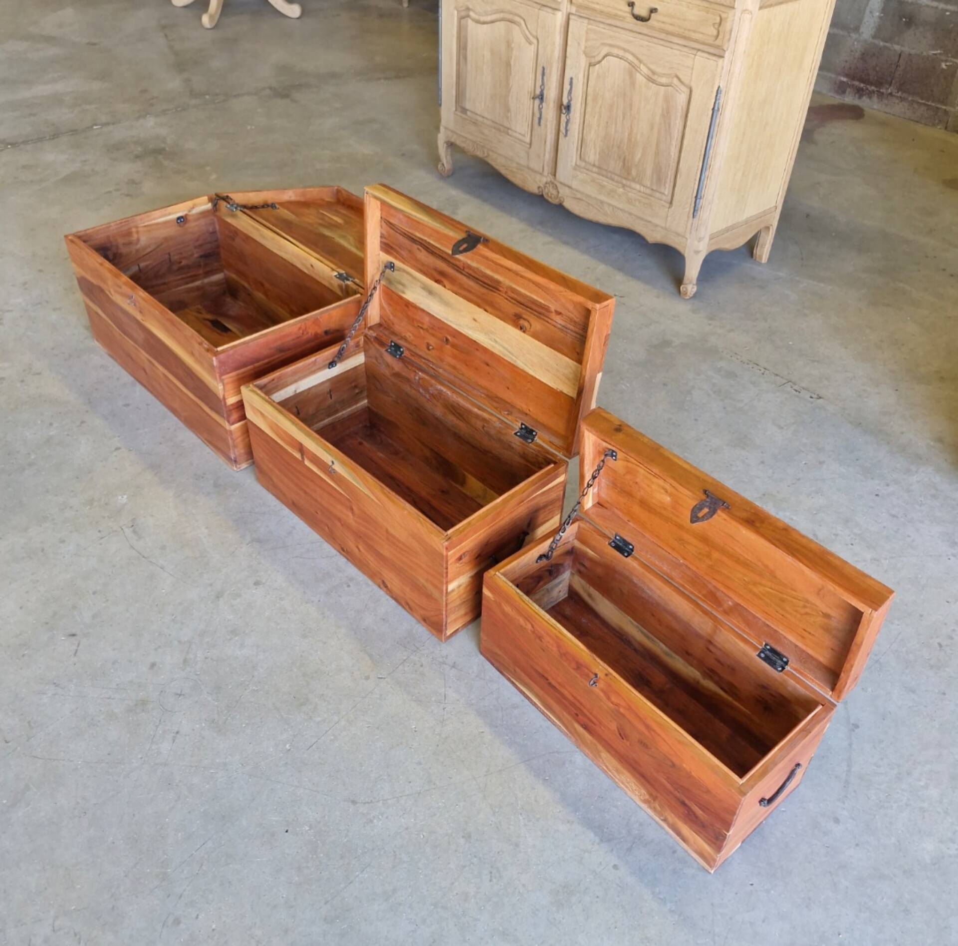 3 nesting chests in solid acacia