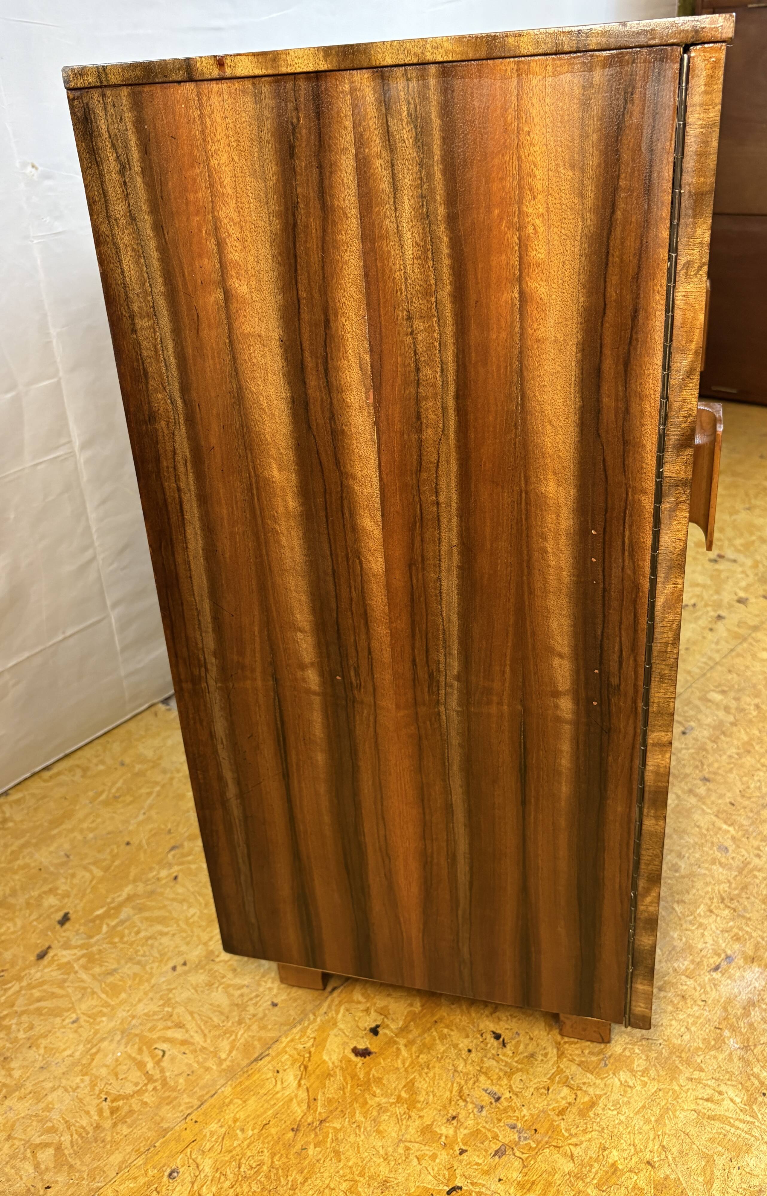 Art Deco Vintage Walnut Sideboard Display Cabinet (Circa 1930–1940)