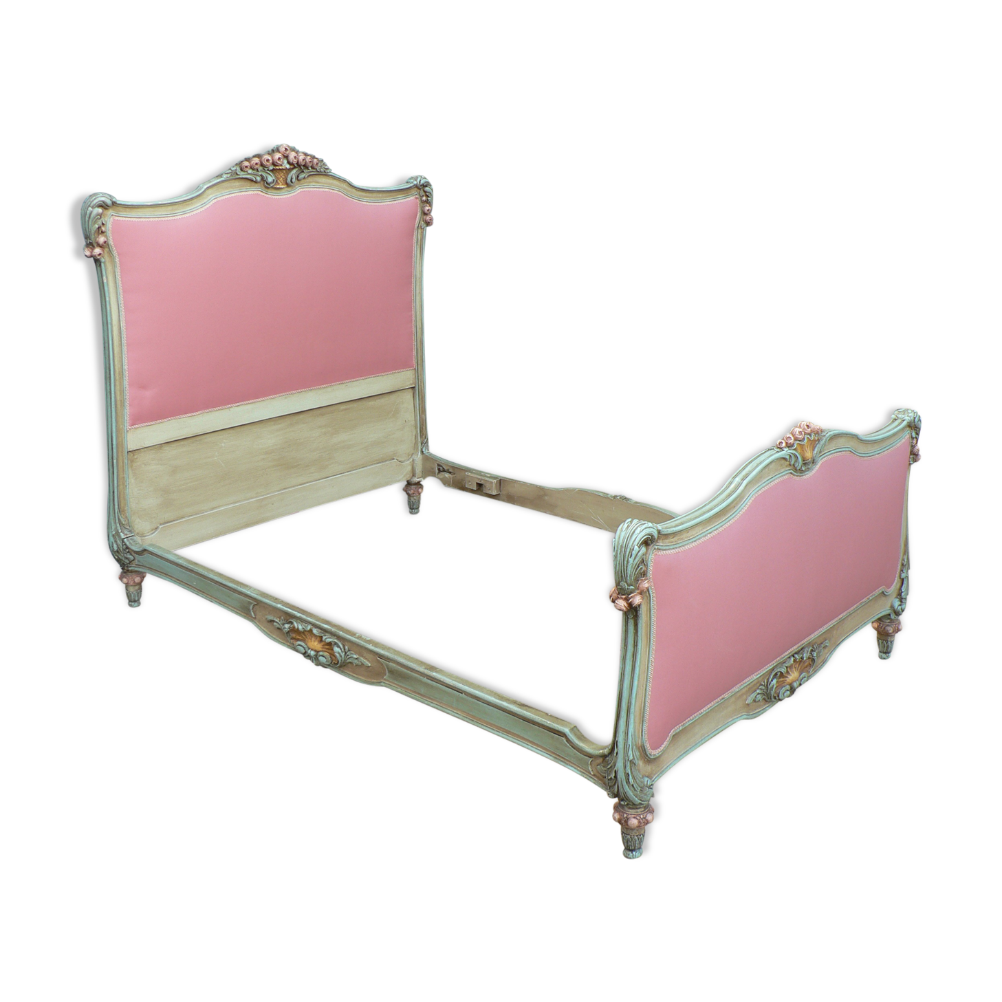 Lit capitonné style Louis XV