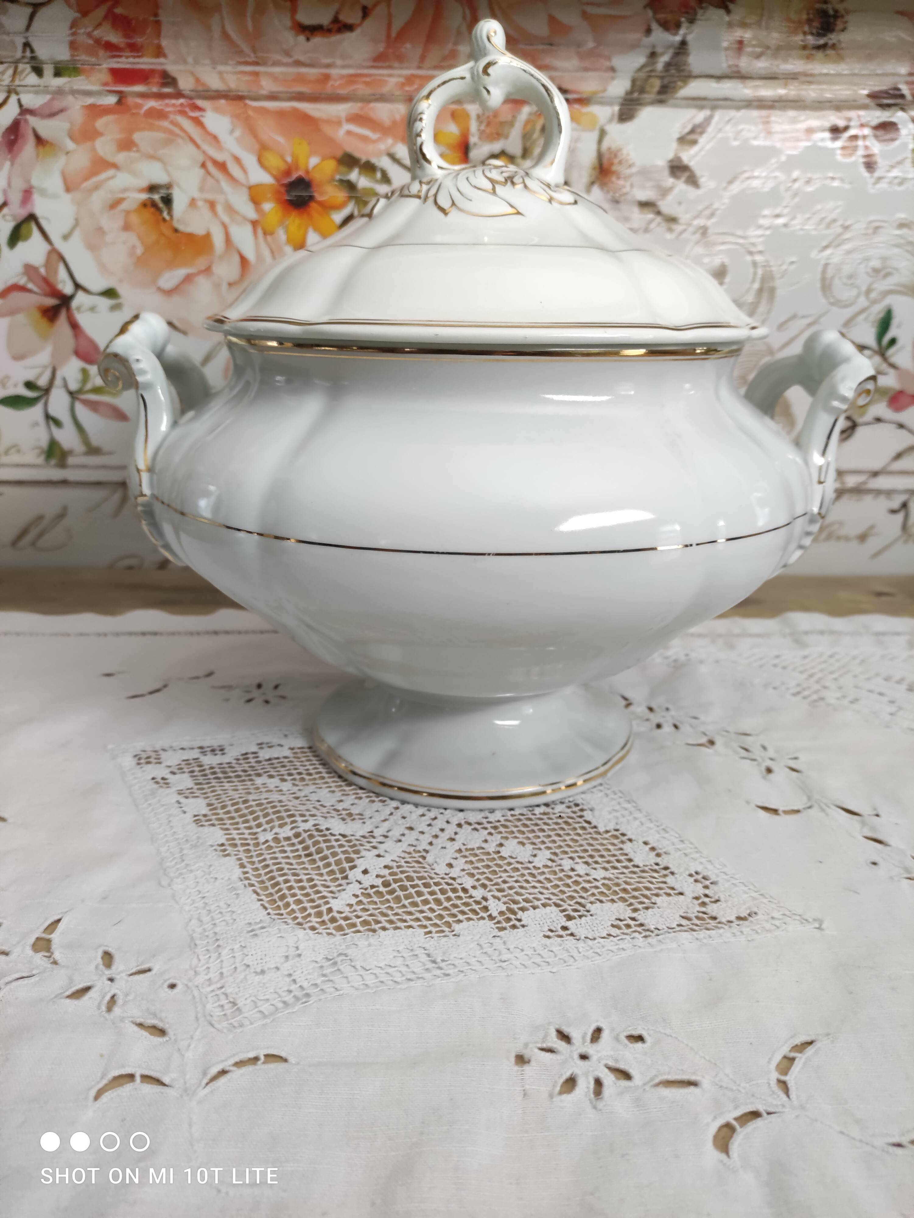 Niederweiler soup bowl in white earthenware bordered gold