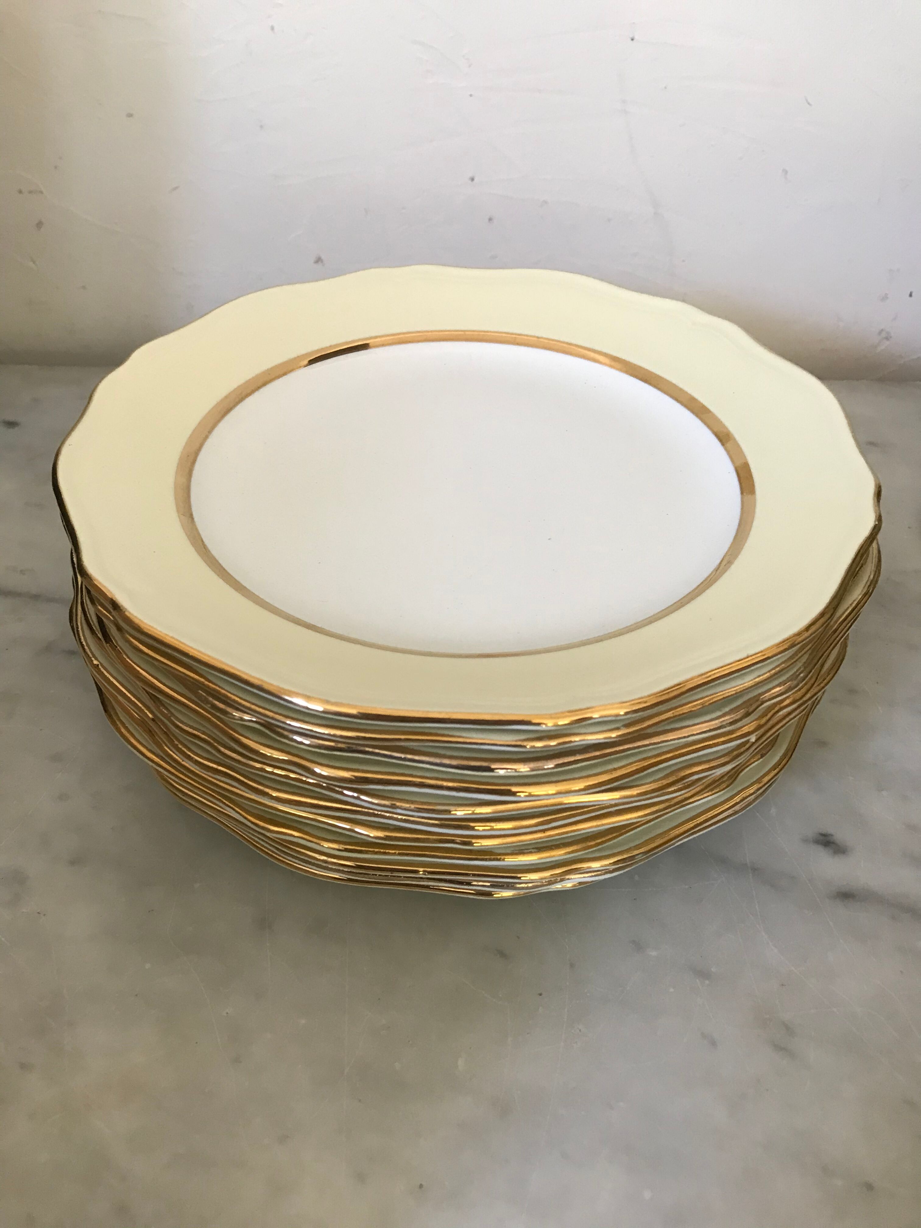 10 Saint Amand dessert plates