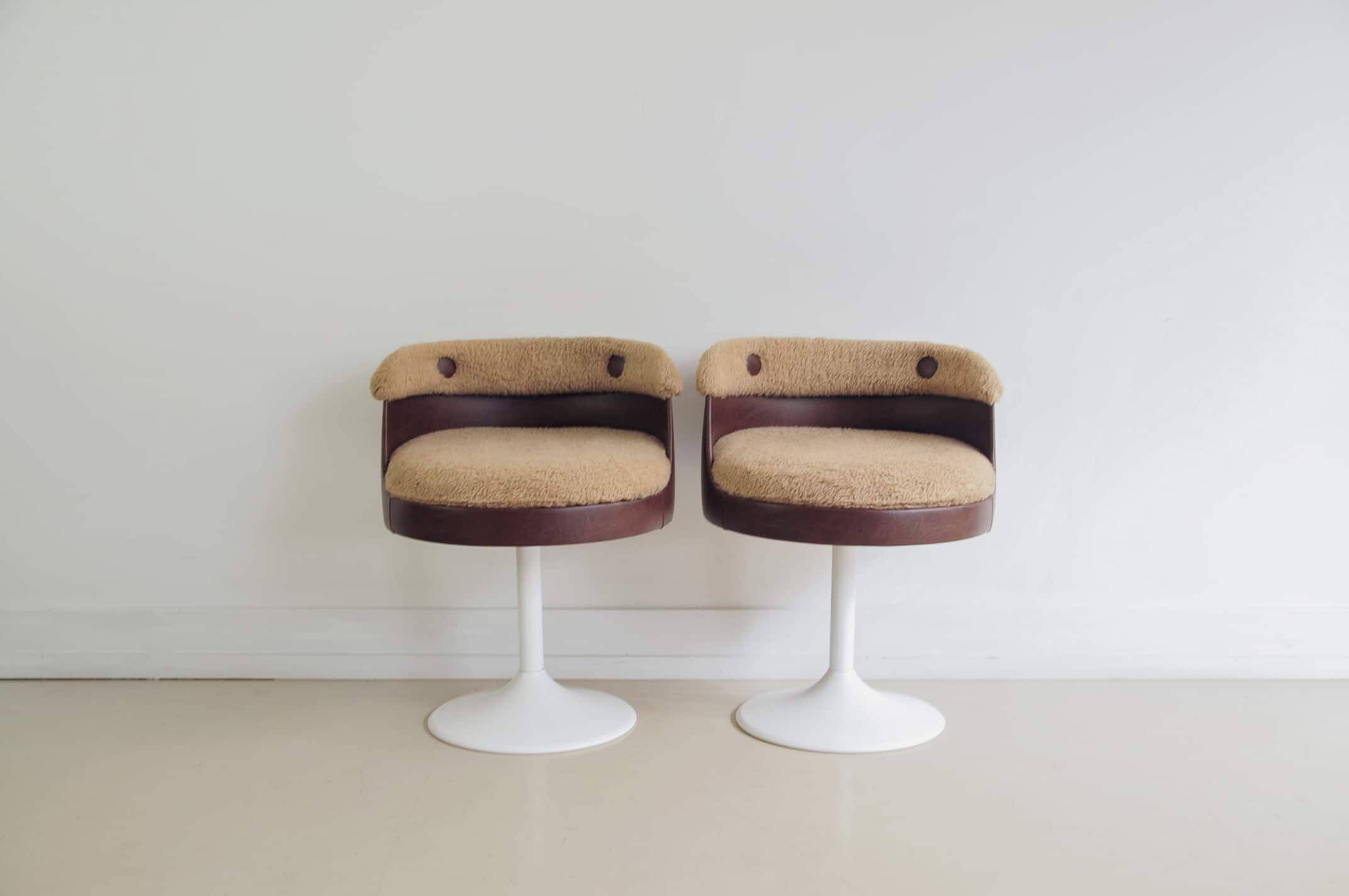 Ensemble de 2 chaises tulipes de l'ère spatiale