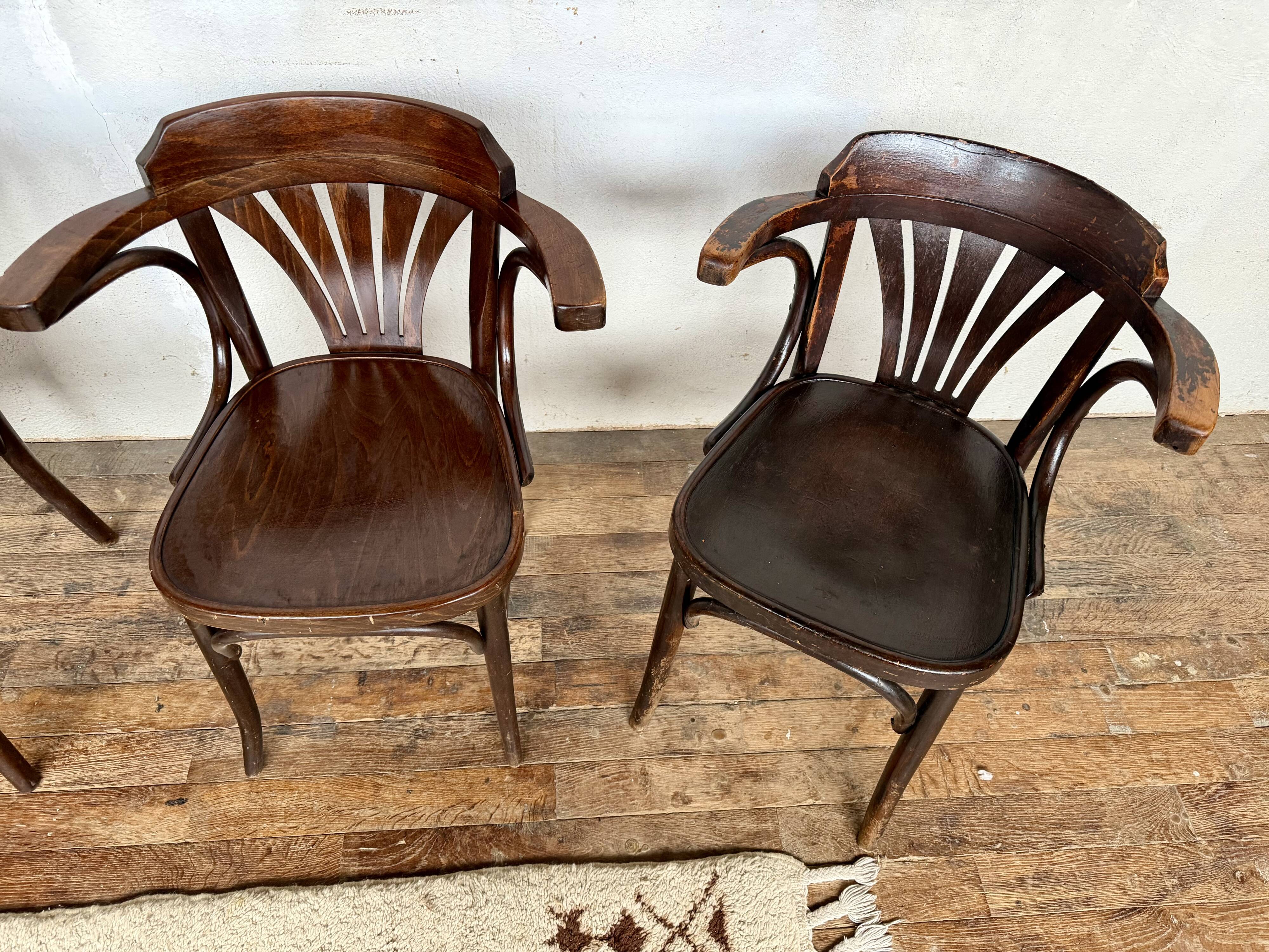 ✨ Set of 4 vintage curved wood armchairs – Timeless elegance