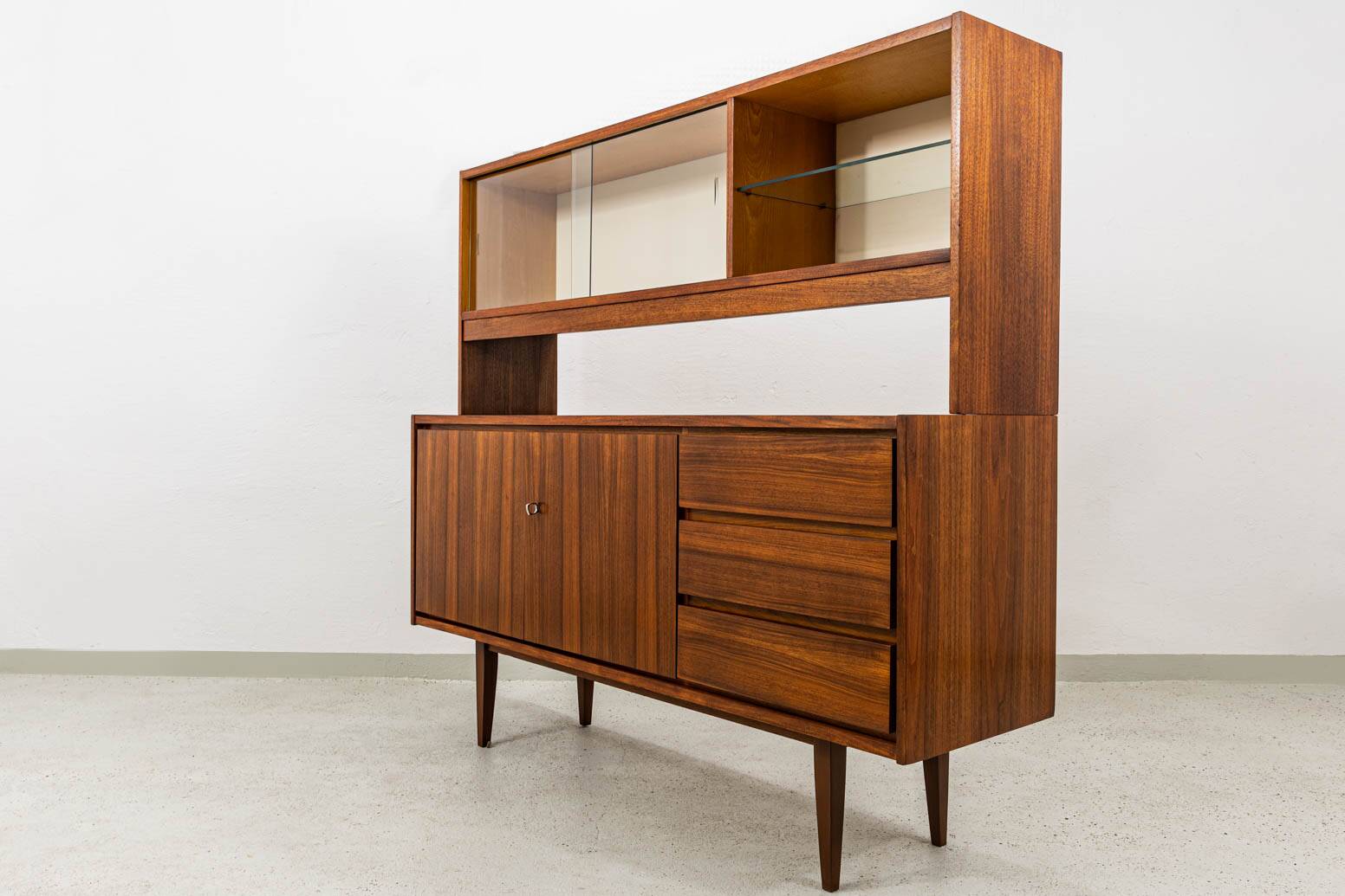 Buffet avec vitrine, Type 1509, Fabriques de Meubles de Swarzędz
