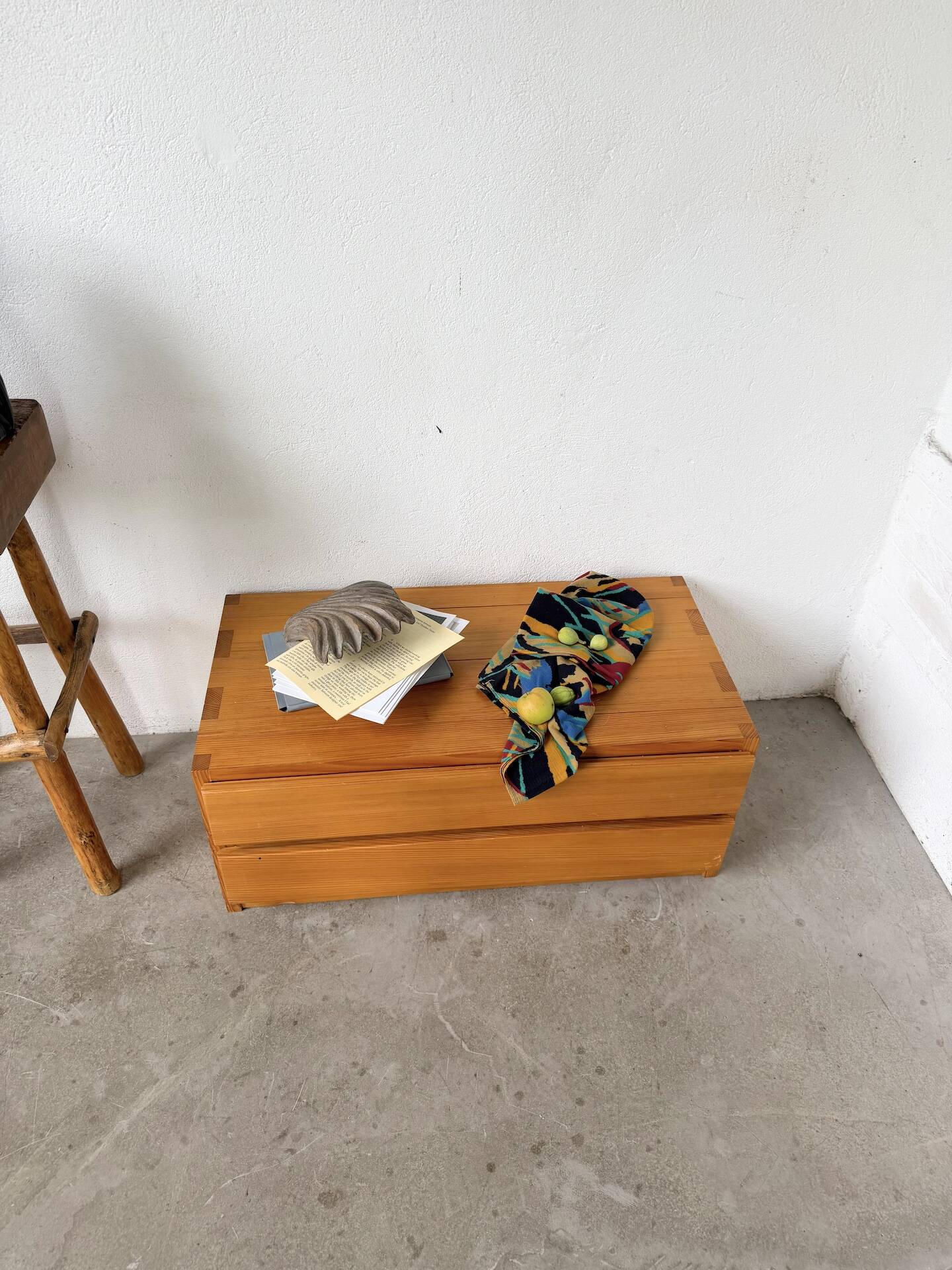 Brutalist wood shell sculpture box 1900