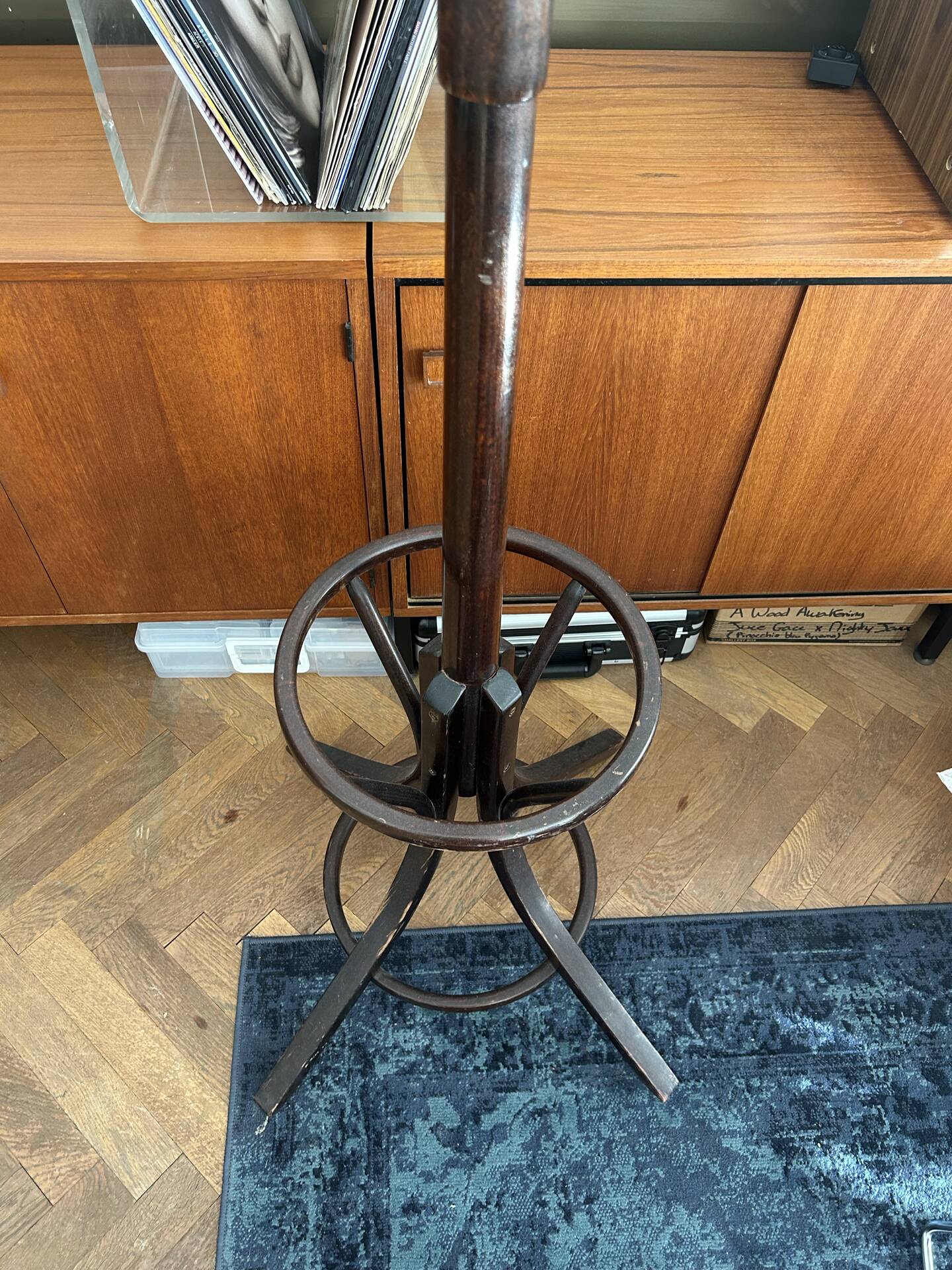 Baumann coat rack, swivelling parrot design from the 60s/70s in wood.