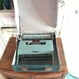 Olivetti lettera 32 typewriter