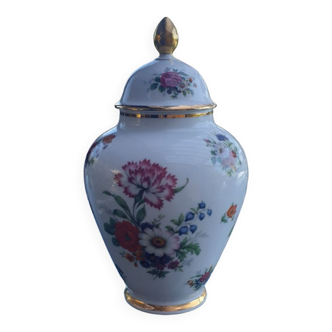 Lided vase