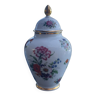 Lided vase