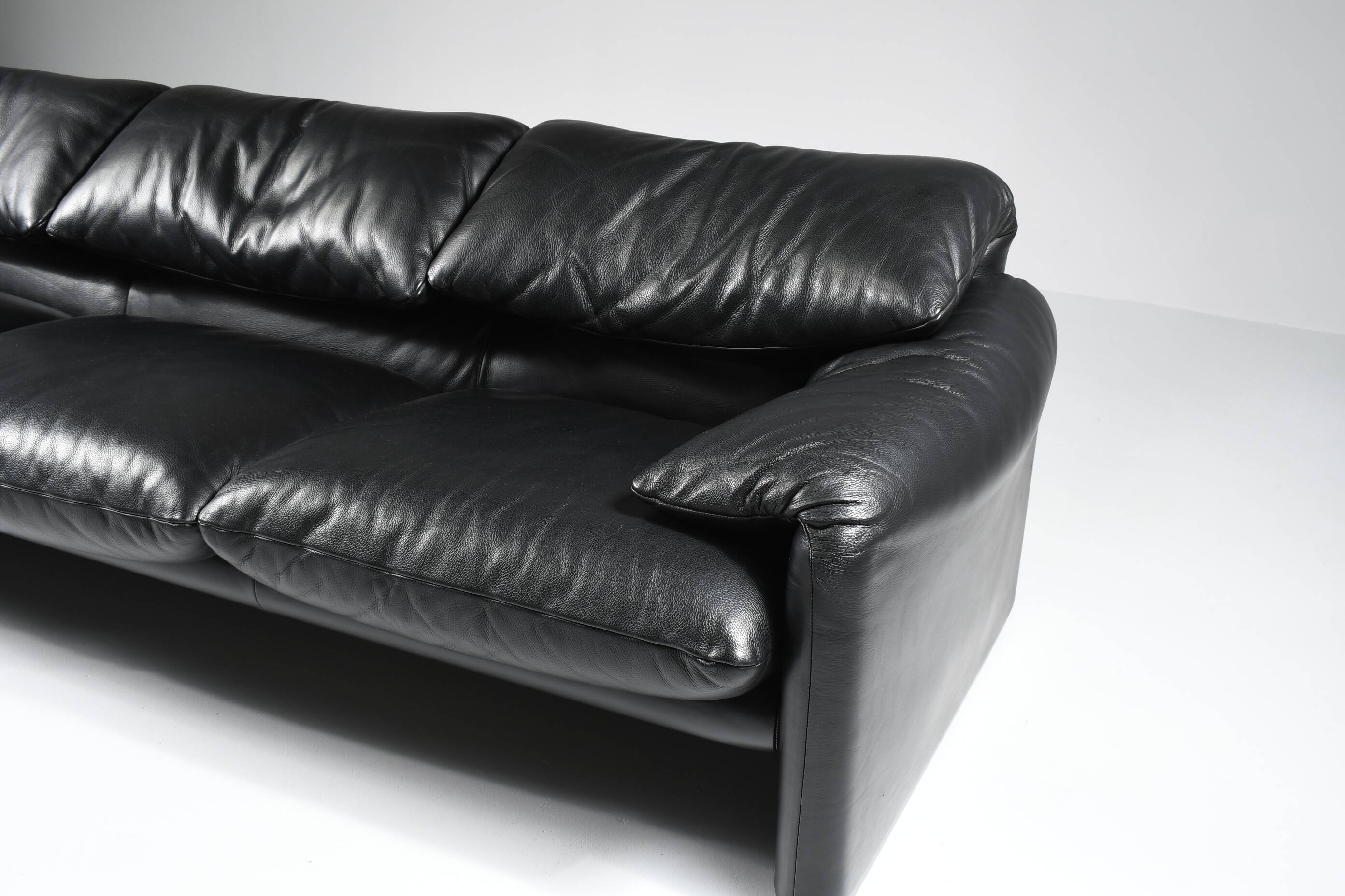 Sofa by Vico Magistretti "Maralunga" for Cassina 1973