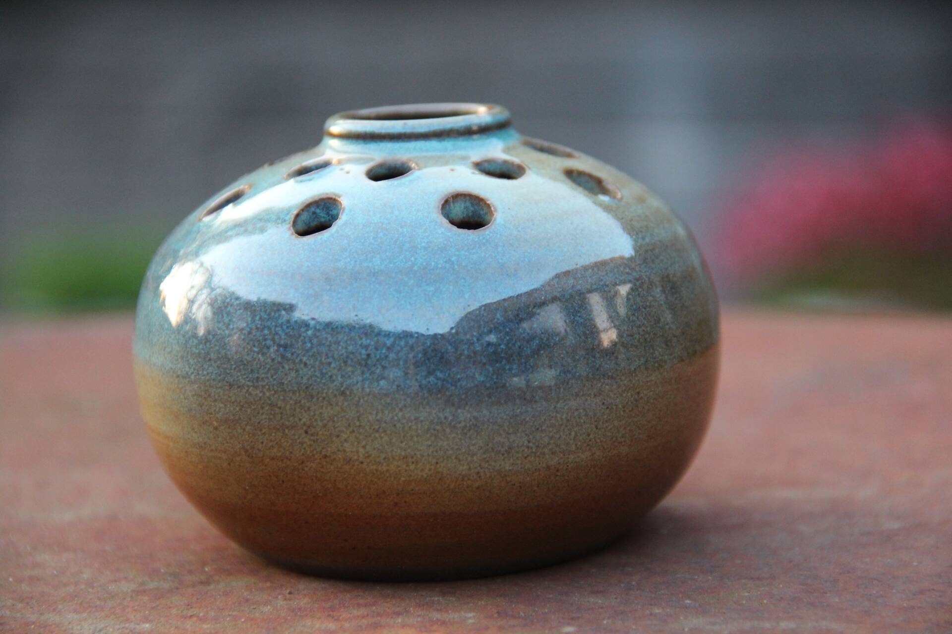 Boule pique-fleur en grès Accolay