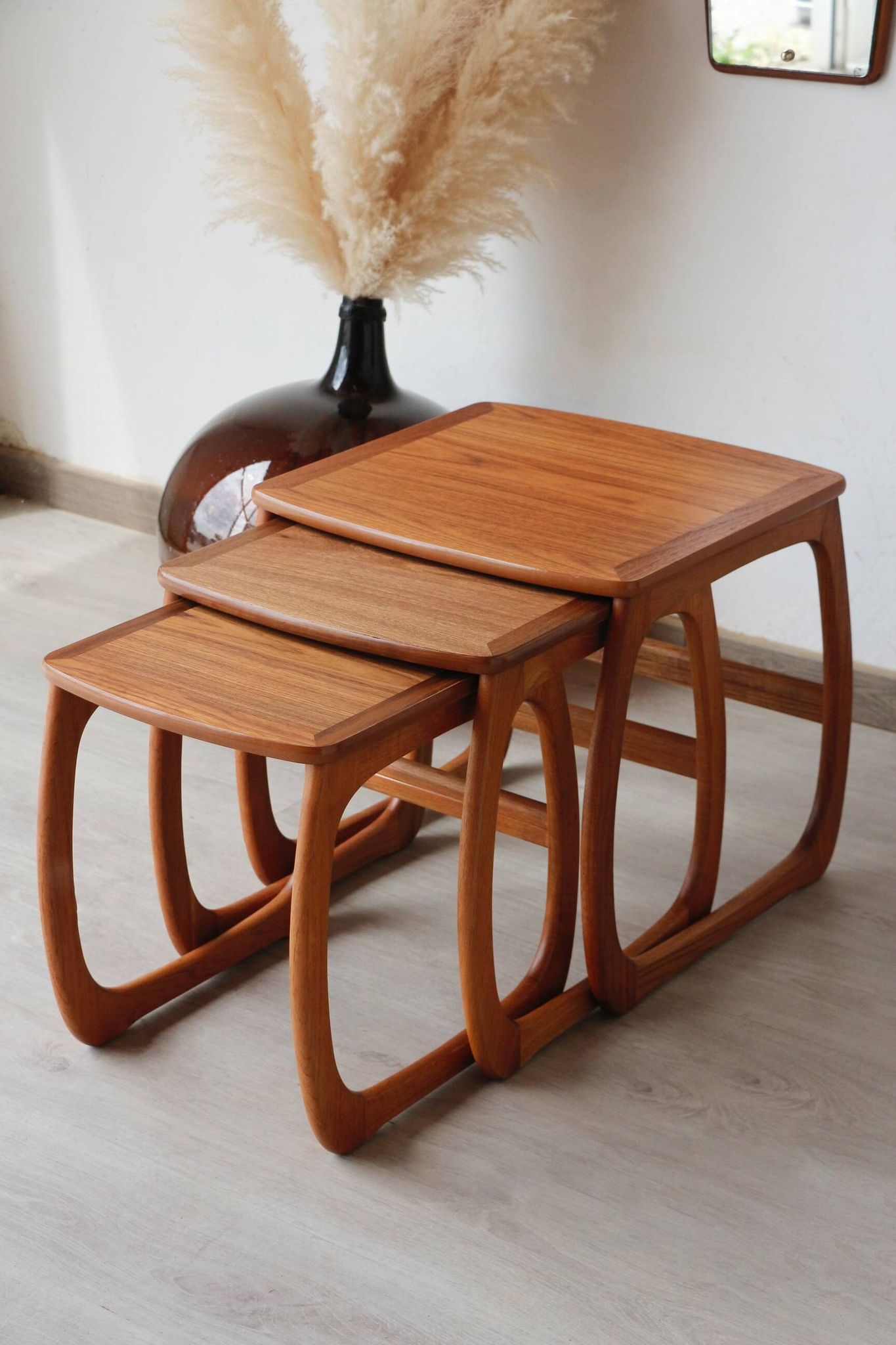 Tables gigognes en teck éditées par Nathan, années 60