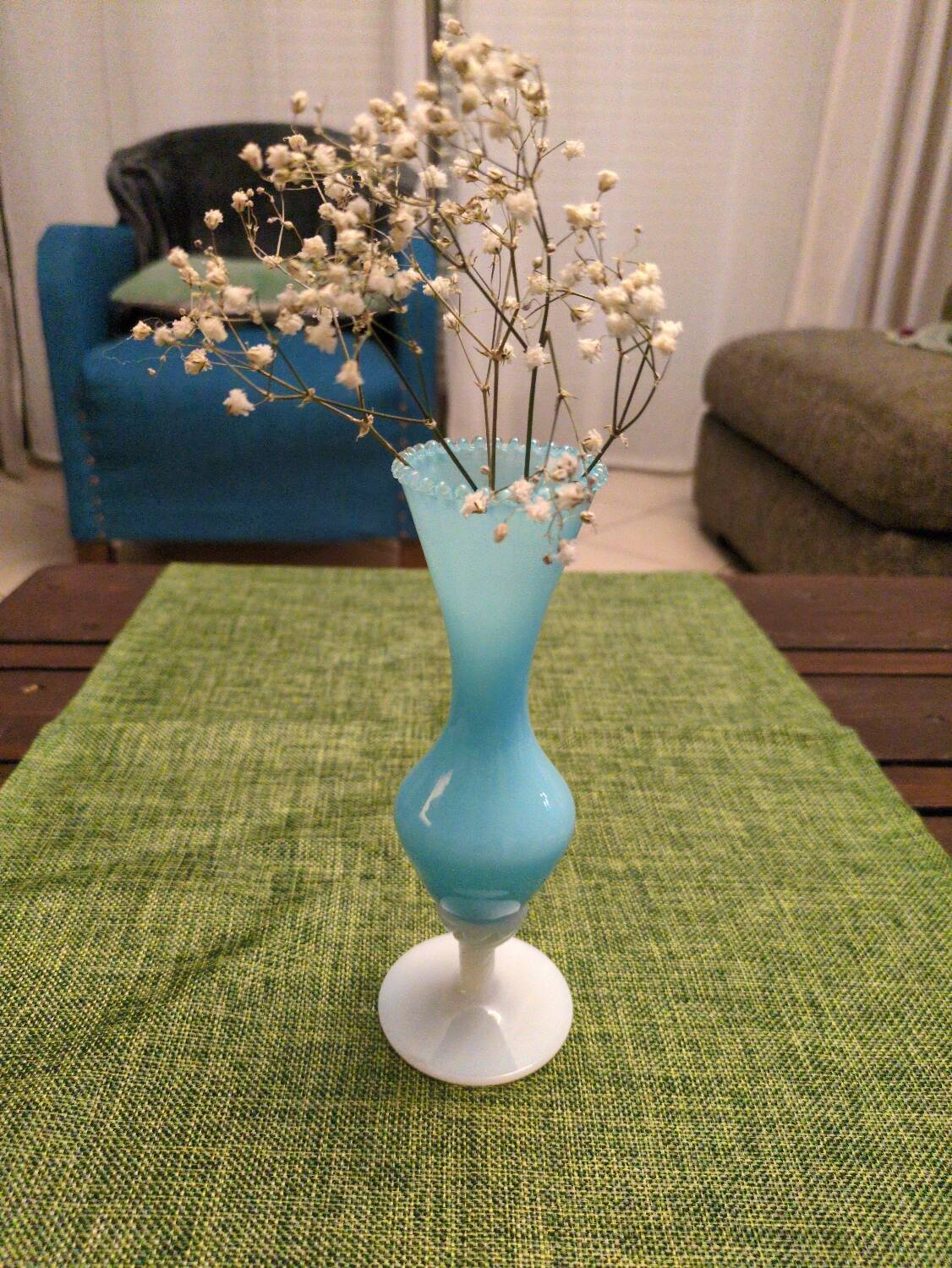 Petit vase opaline bleu