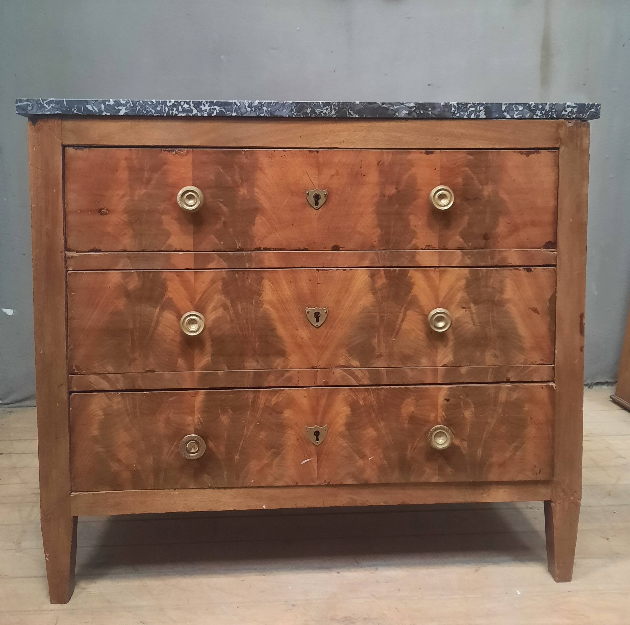 Nineteenth-century veneered commode