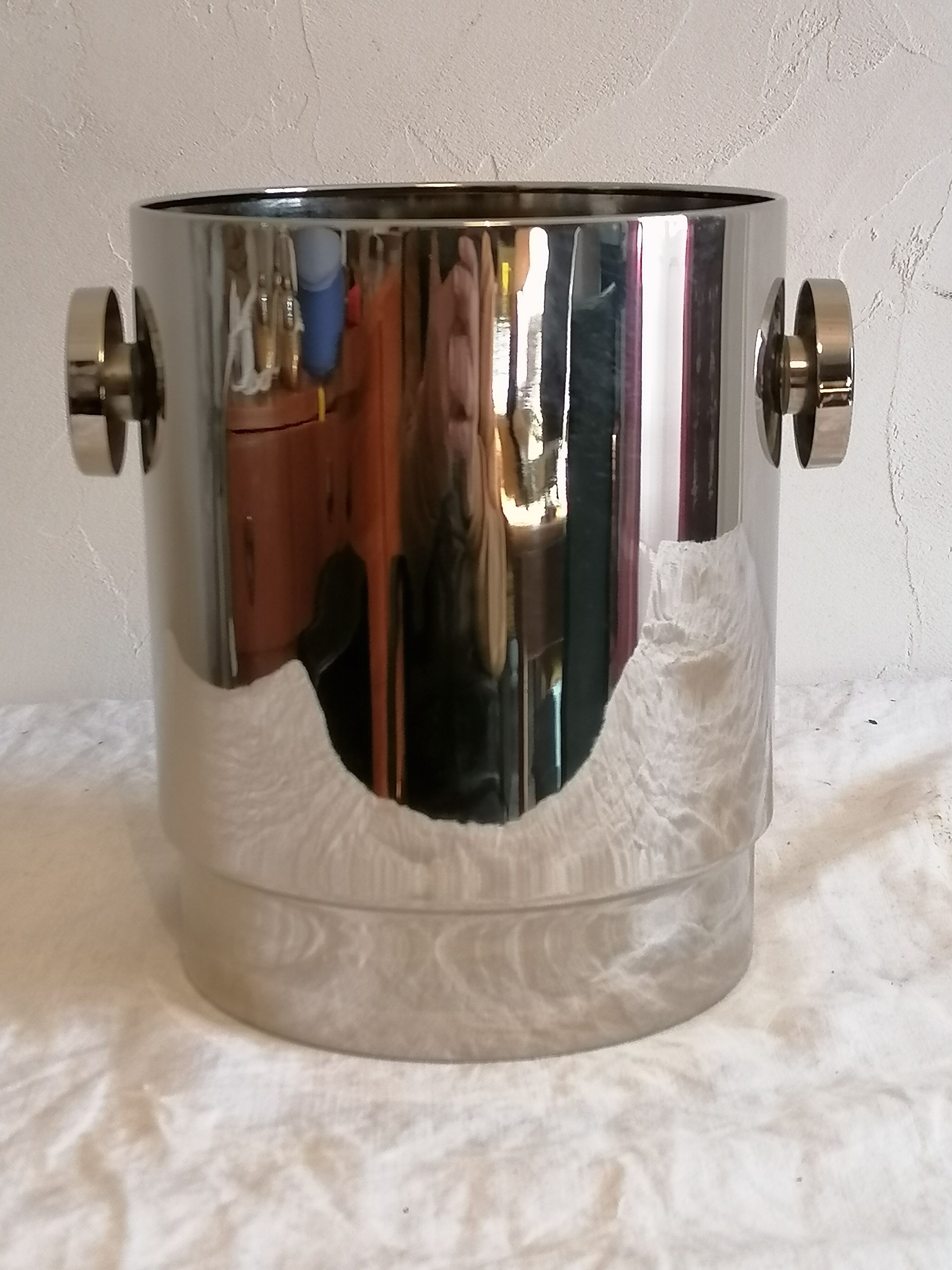 Design champagne bucket. chrome-plated steel