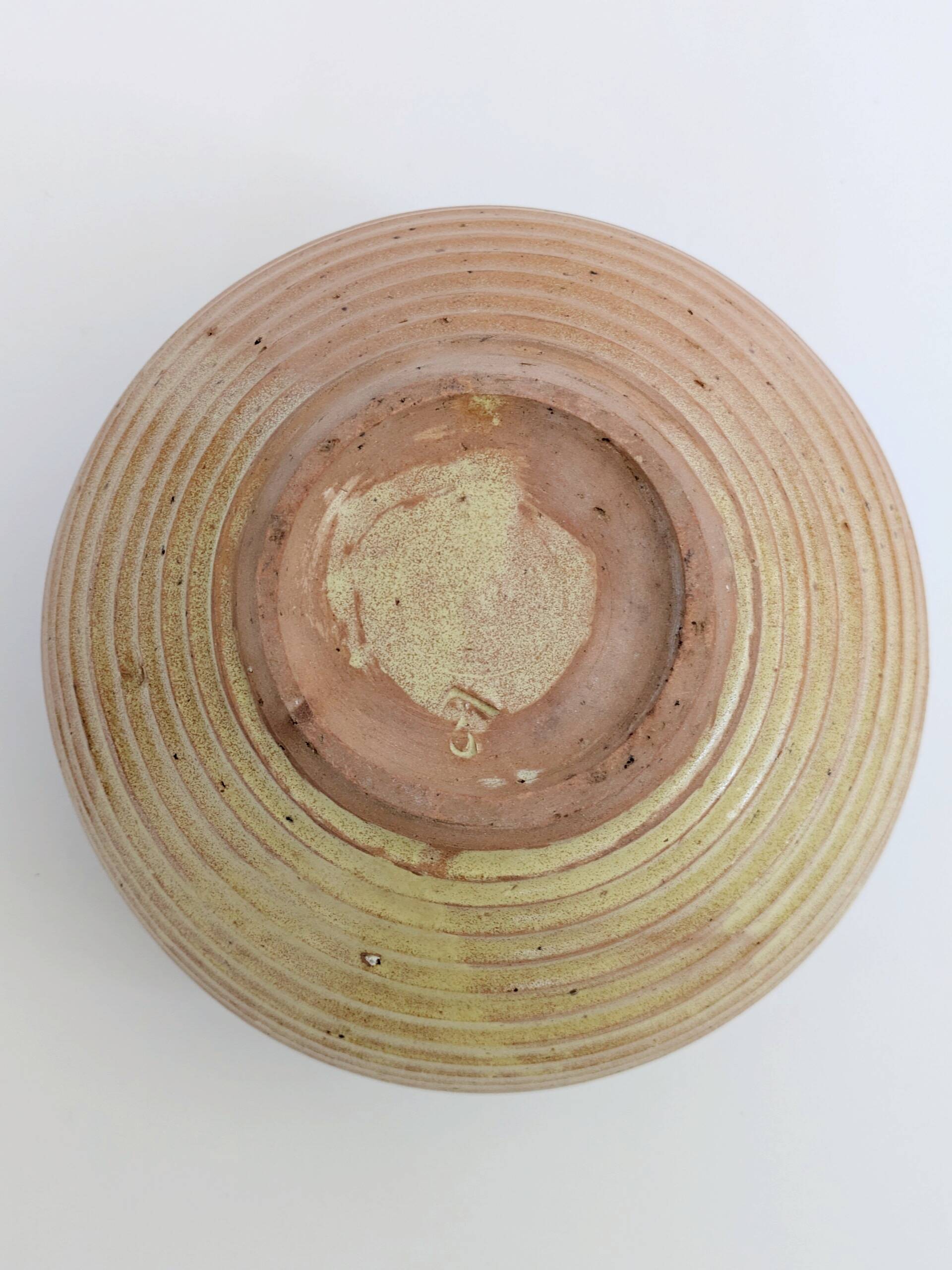 Vase vintage en grès ocre doré, céramique d’artiste signée