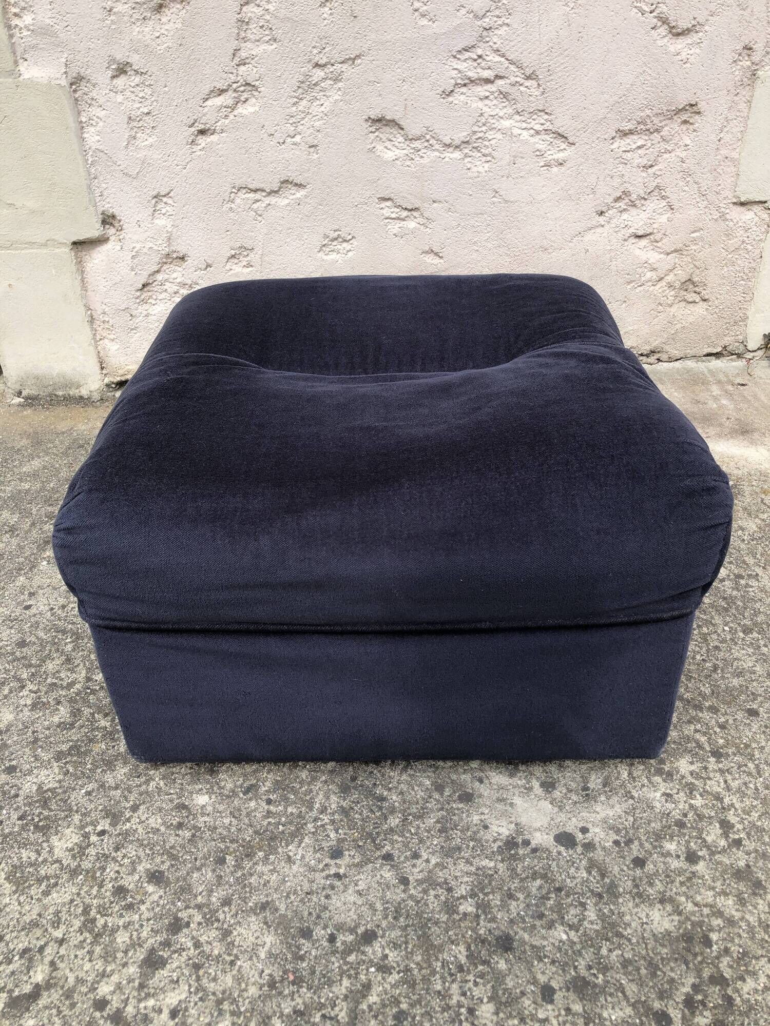 Driver / armchair and ottoman, in midnight blue velvet, 1970/1980