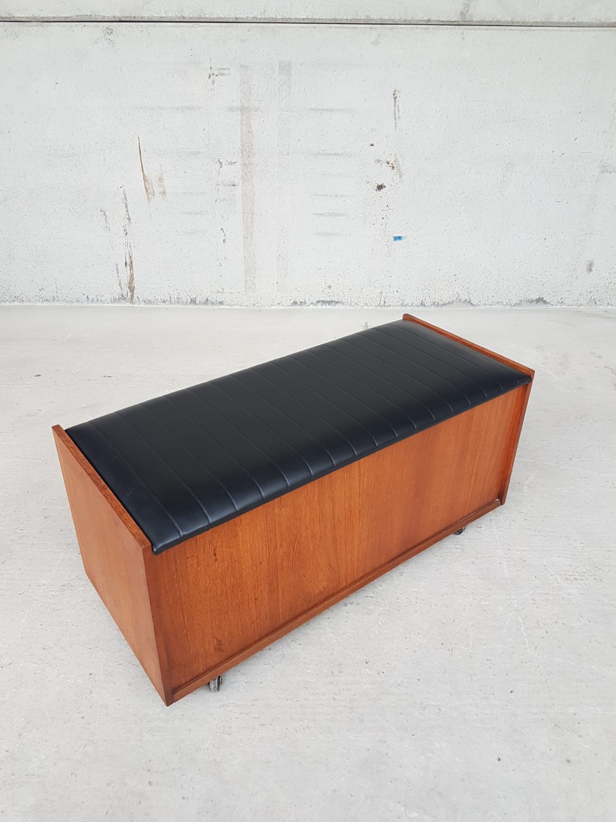 Vtg Mid Century Teak Blanket Ottoman Storage Chest Trunk Window Box Seat Bench