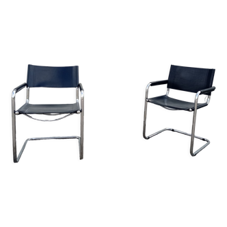 Paire de fauteuils Cantilever en cuir noir