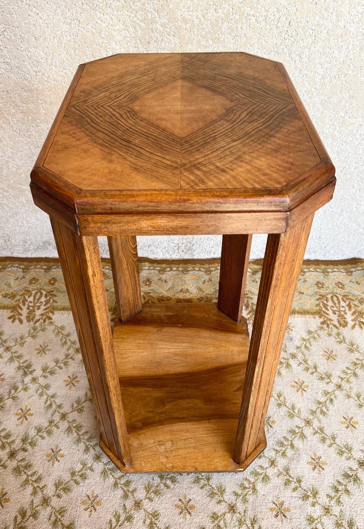 Art Deco side table or serving table in walnut, pedestal table.
