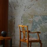 Une paire de fauteuils de style Chippendale anglais en bouleau, XXe siècle, Angleterre